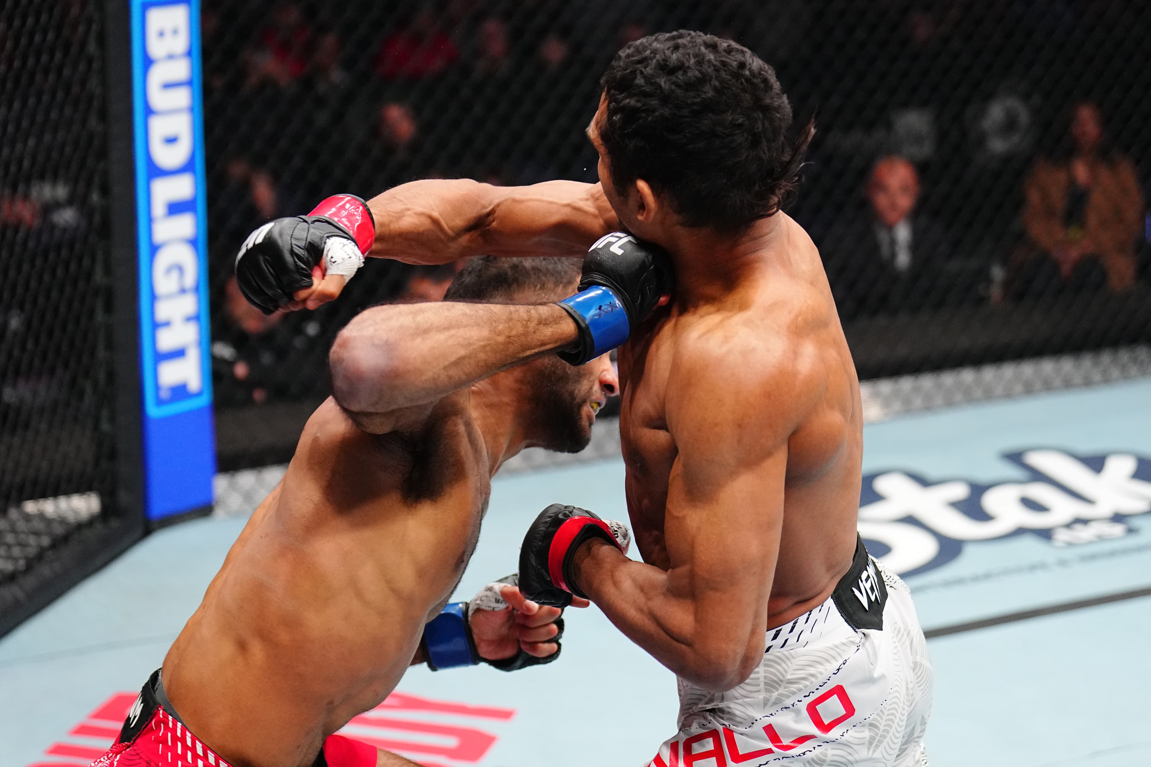Highlights! Jai Herbert survives storm to KO Mandel Nallo at UFC Winnipeg