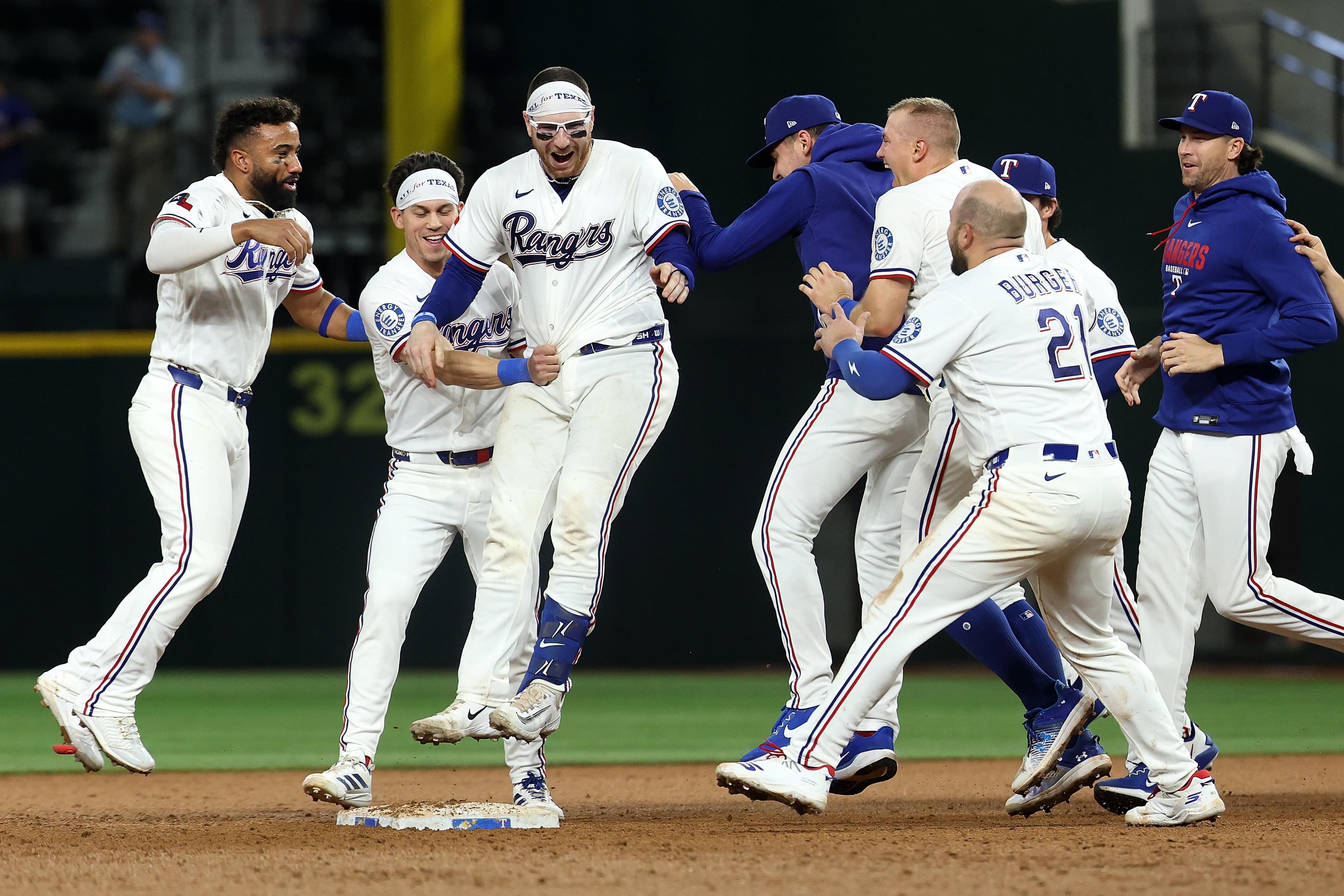 Rangers 6, D-Backs 5: Angina in Arlington