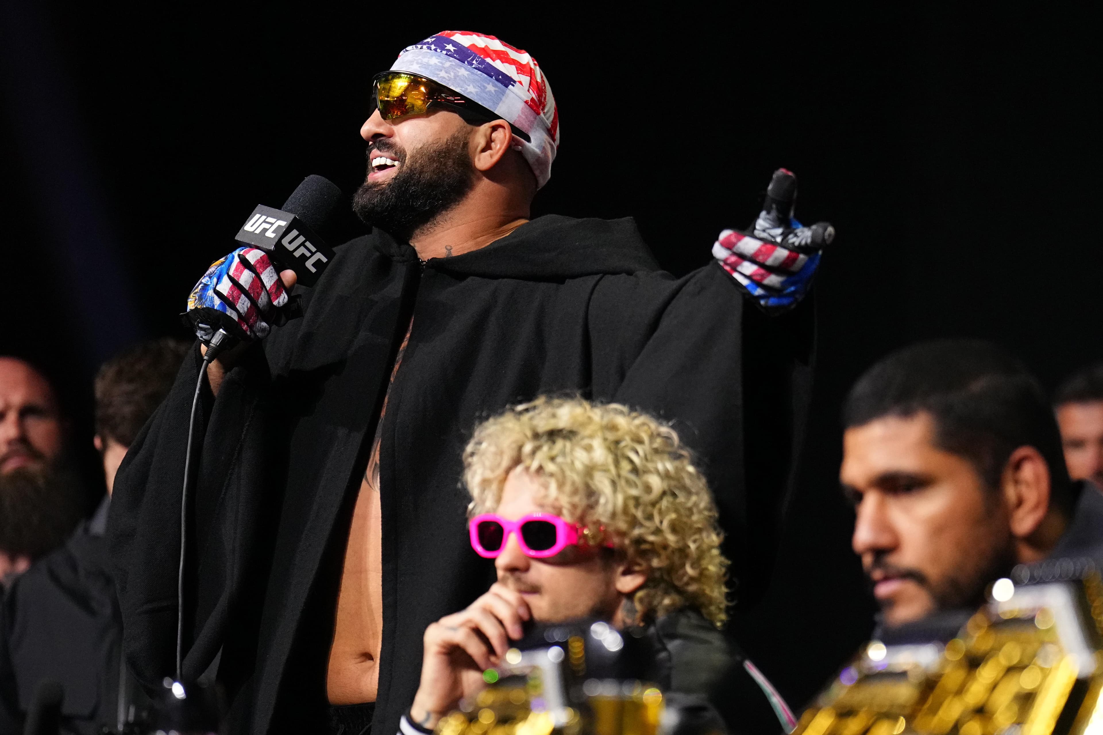 Polarizing UFC fighter gets tossed during UFC White House press conference