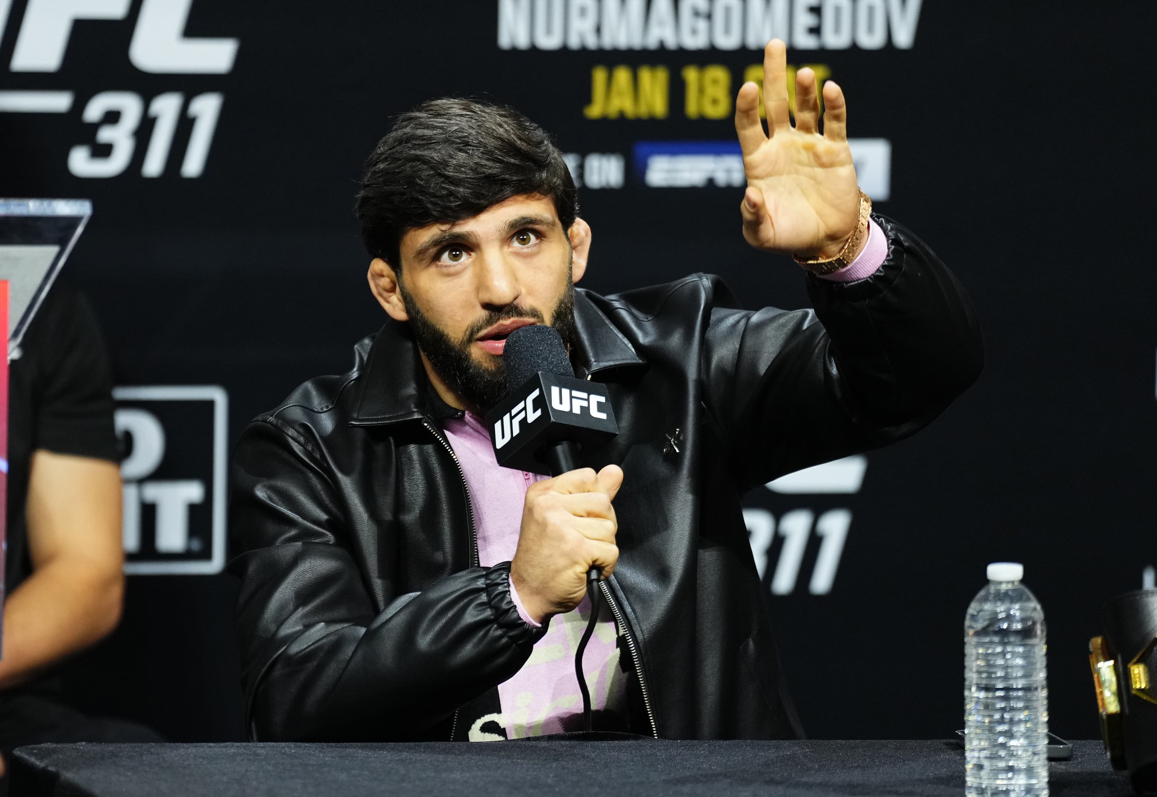 Arman Tsarukyan: Dispute with ‘rude’ airline attendant led to removal from plane