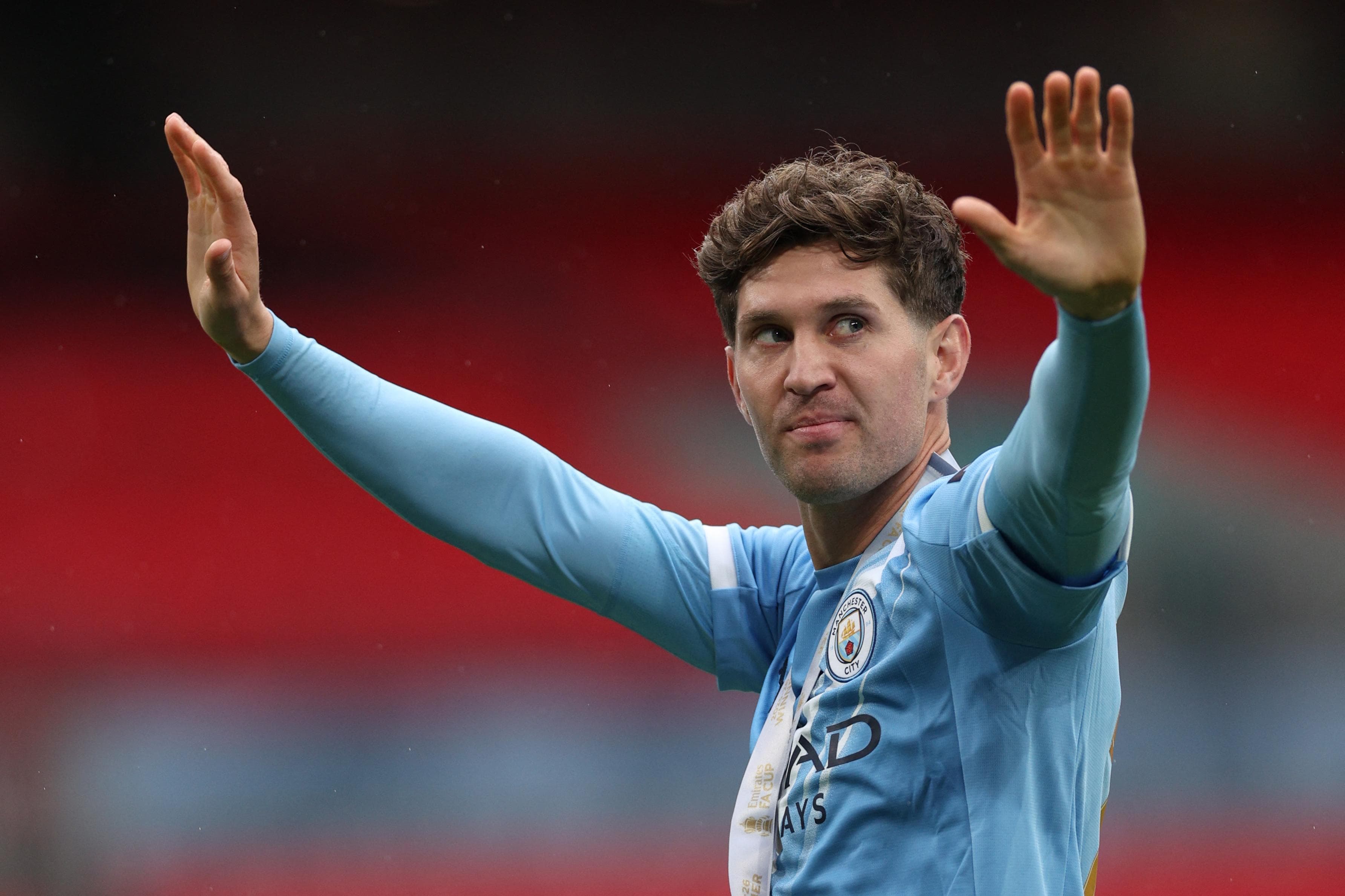 Bayern Munich News: John Stones offered to FC Bayern; Tom Bischof gets excited by winning; and MORE!