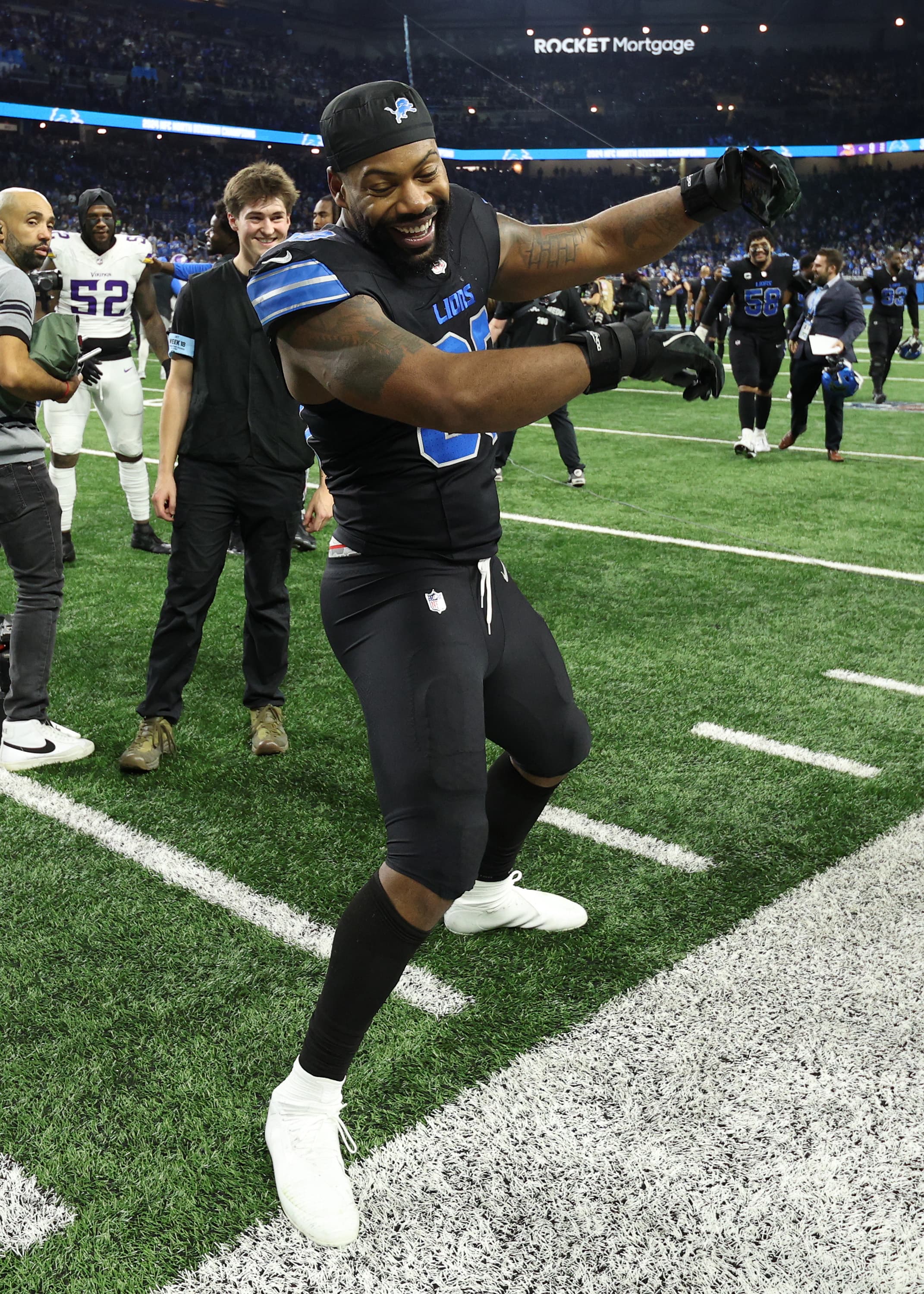 The 2024 Za’Darius Smith trade is finalized during 2026 NFL Draft