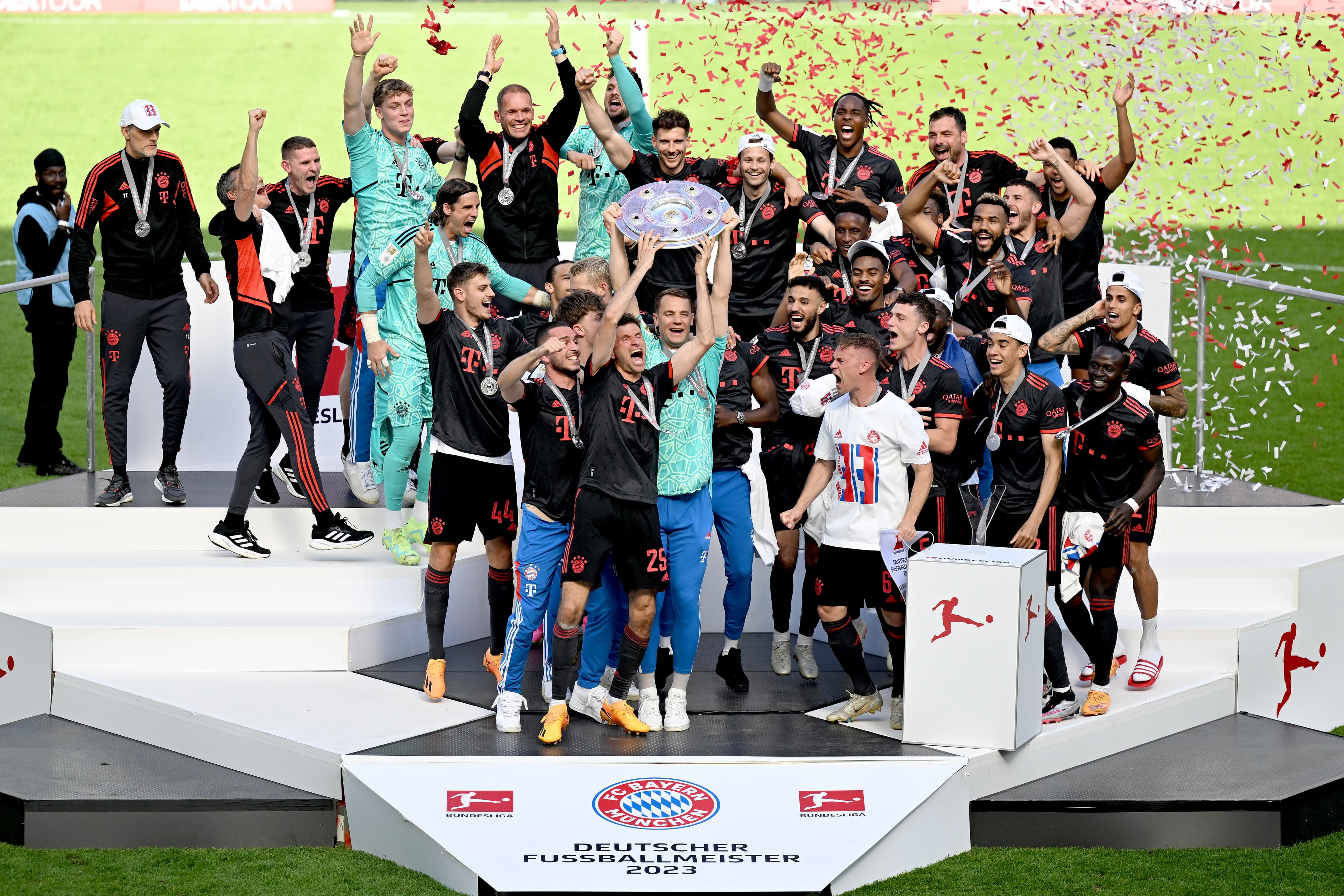 Manuel Neuer equals Bayern Munich legend Thomas Müller in Bundesliga trophies