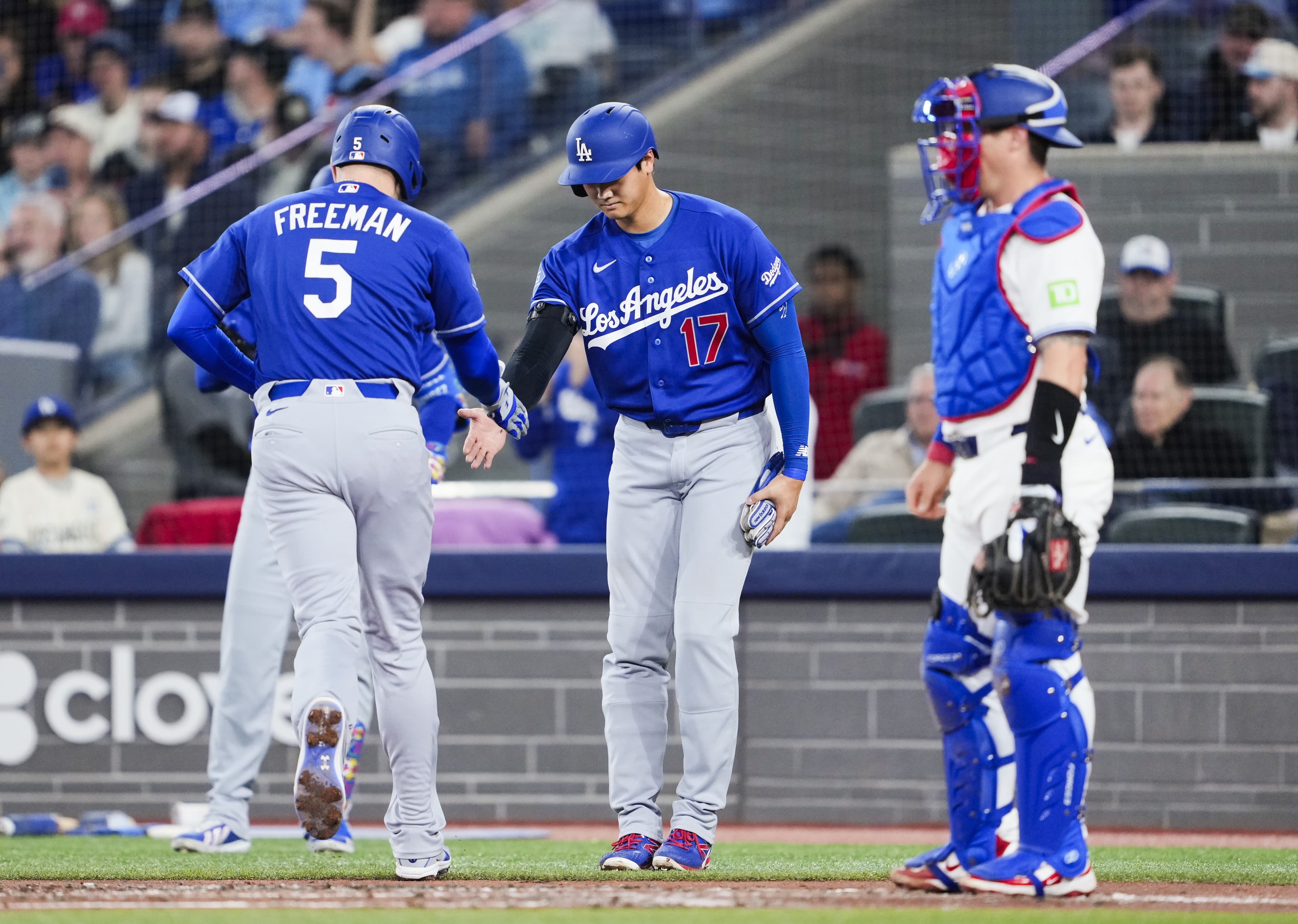 Dodgers high-octane road trip continues with rout in Toronto