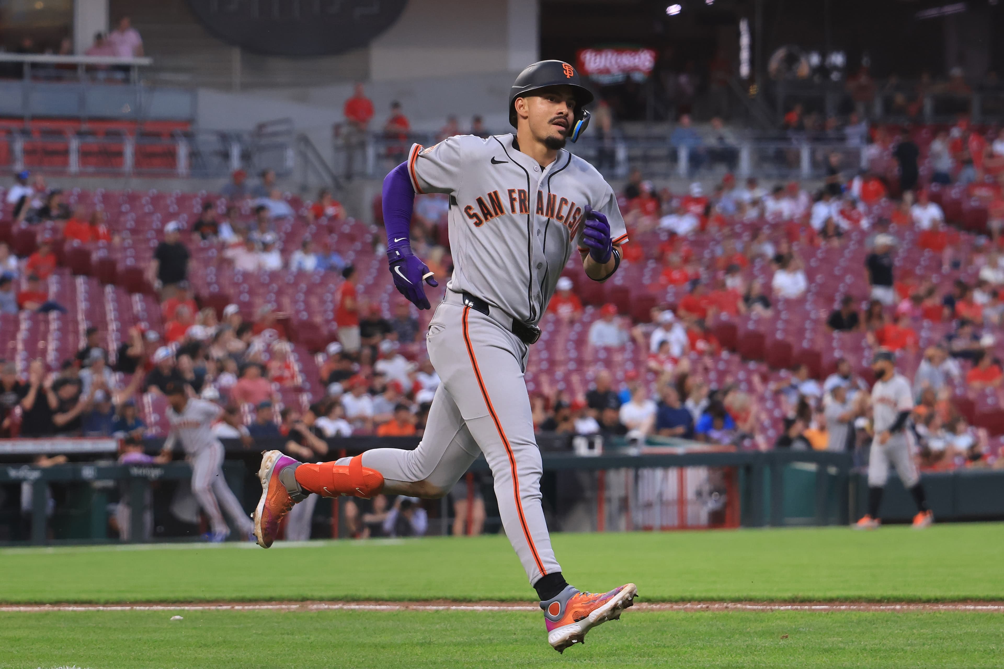 Giants go down swinging in 2-1 loss to Reds