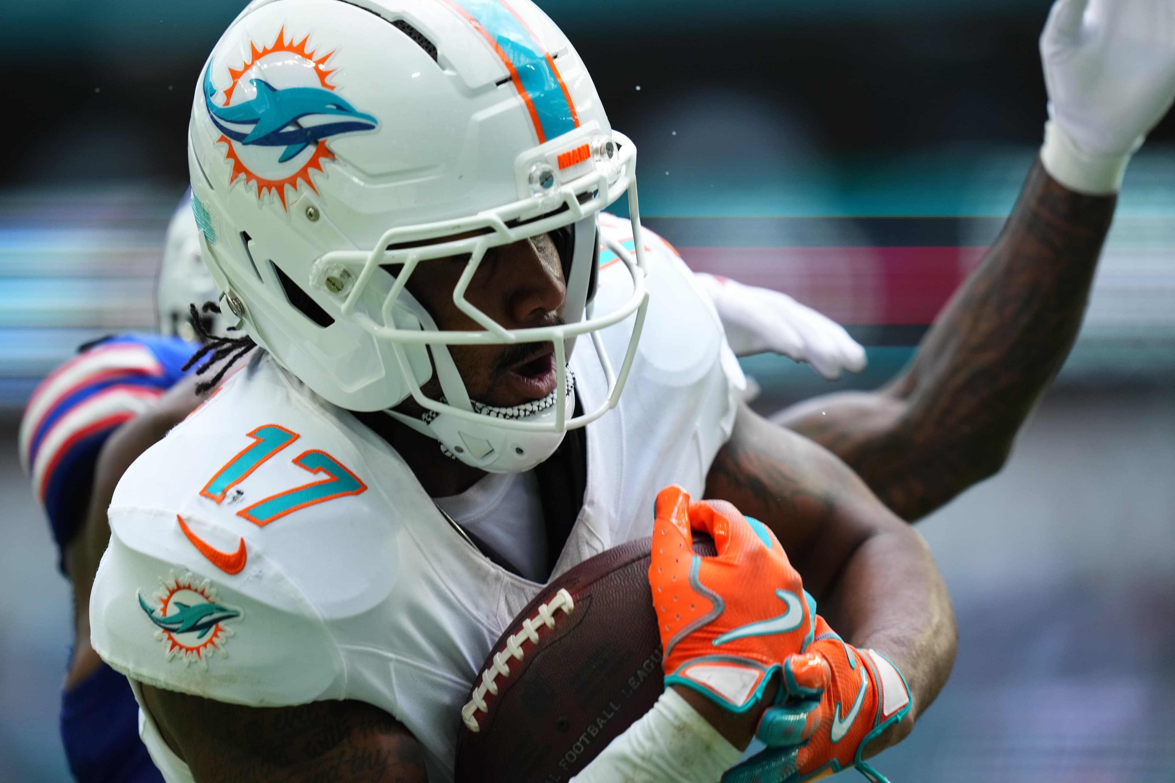 Broncos leaders fired up after Jaylen Waddle trade