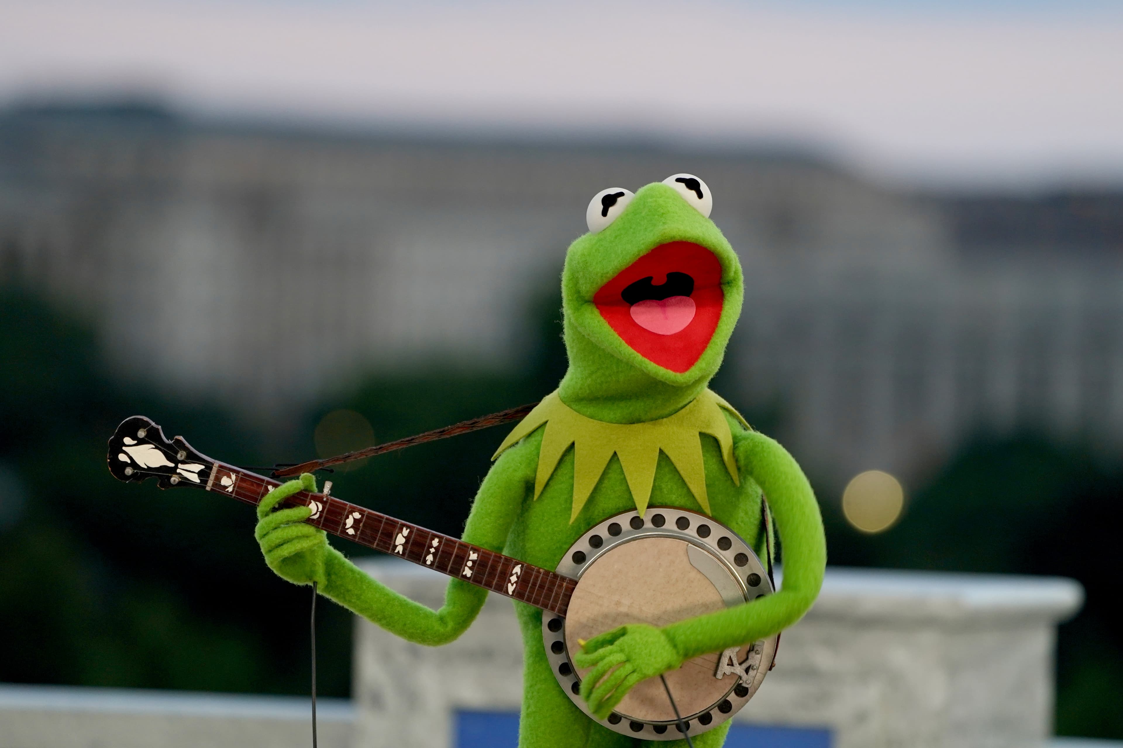 Open Thread: April 19, 2026 – Conor vs. Kermit?