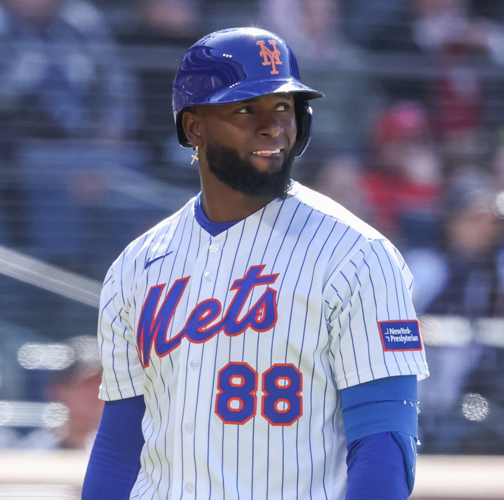 Mets say Luis Robert Jr. is day-to-day with lower back tightness