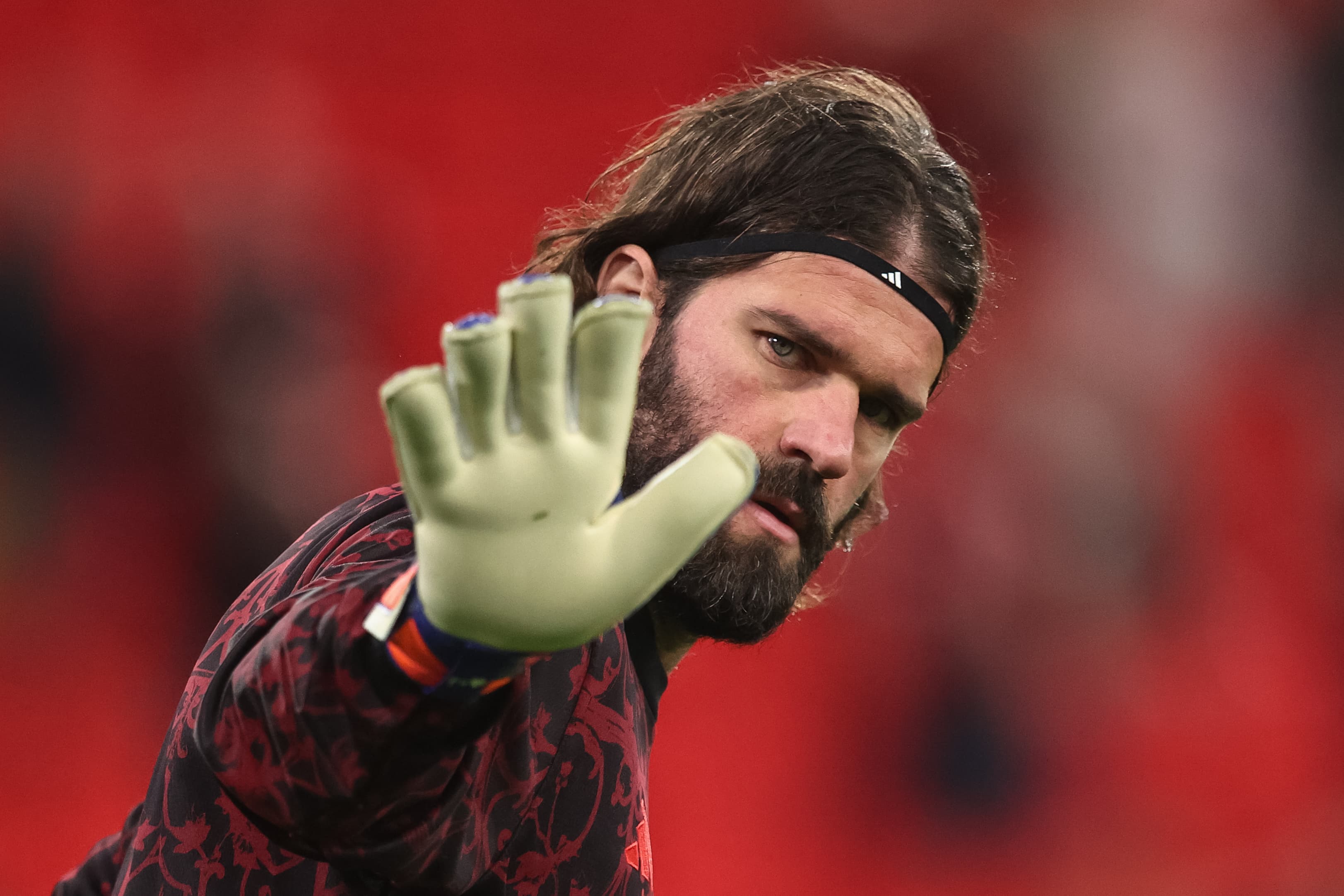 Report: Juventus willing to offer Alisson a two-year contract