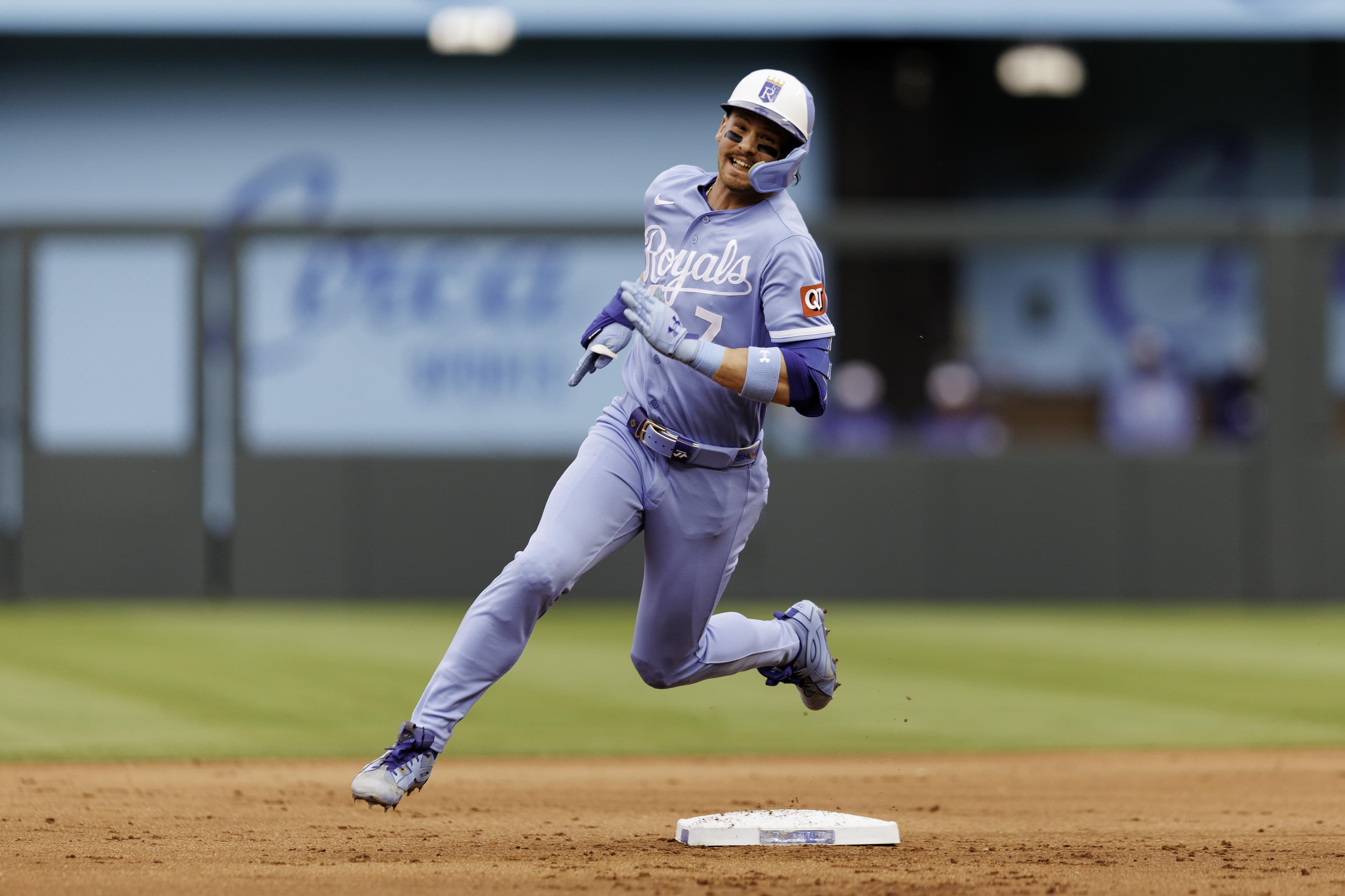 Bobby Witt Jr. smacks inside-the-park-home run in 5-1 Royals win