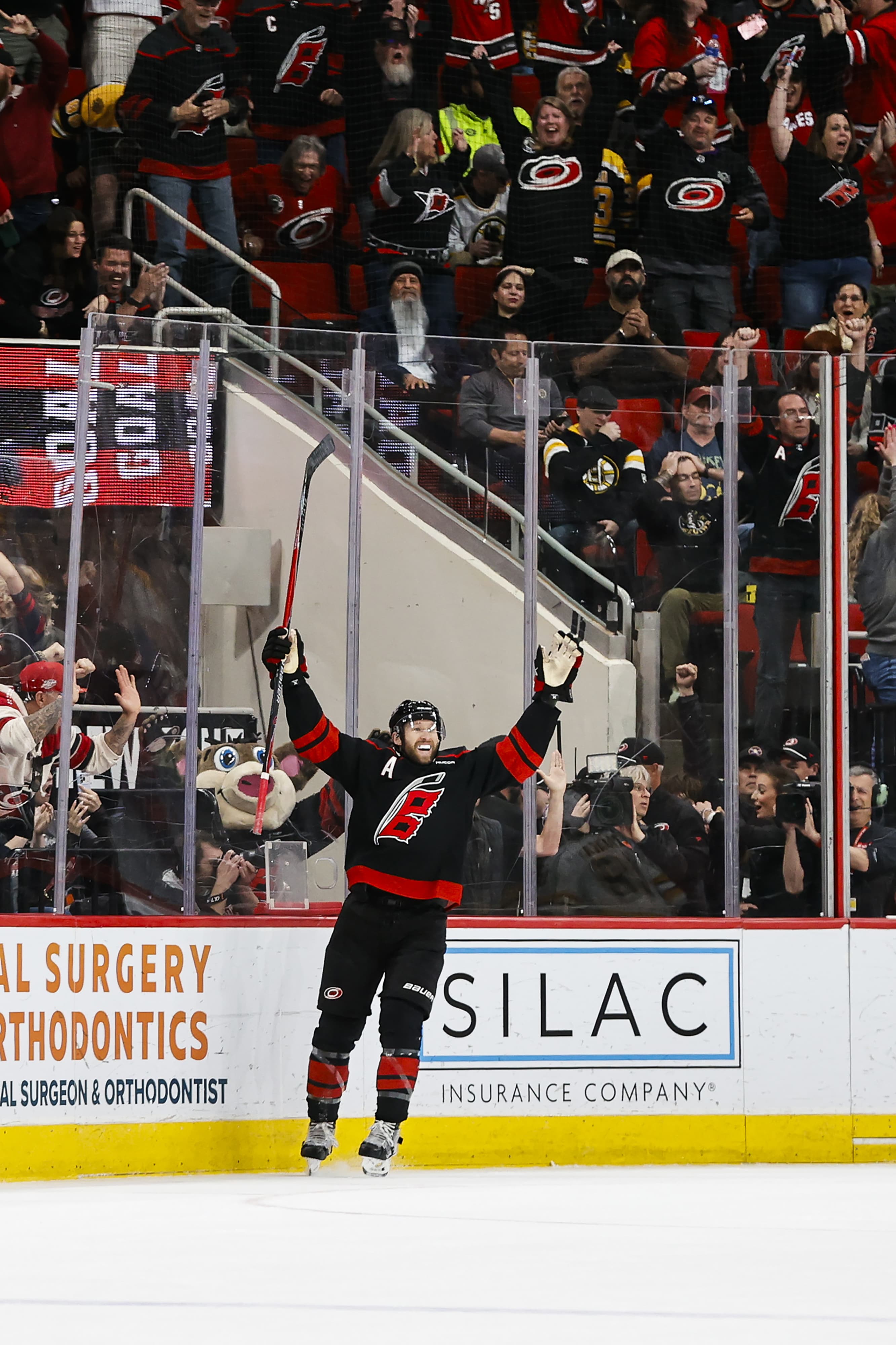 Metropolitan Division Champs! Canes beat Bruins 6-5 in Overtime to take division