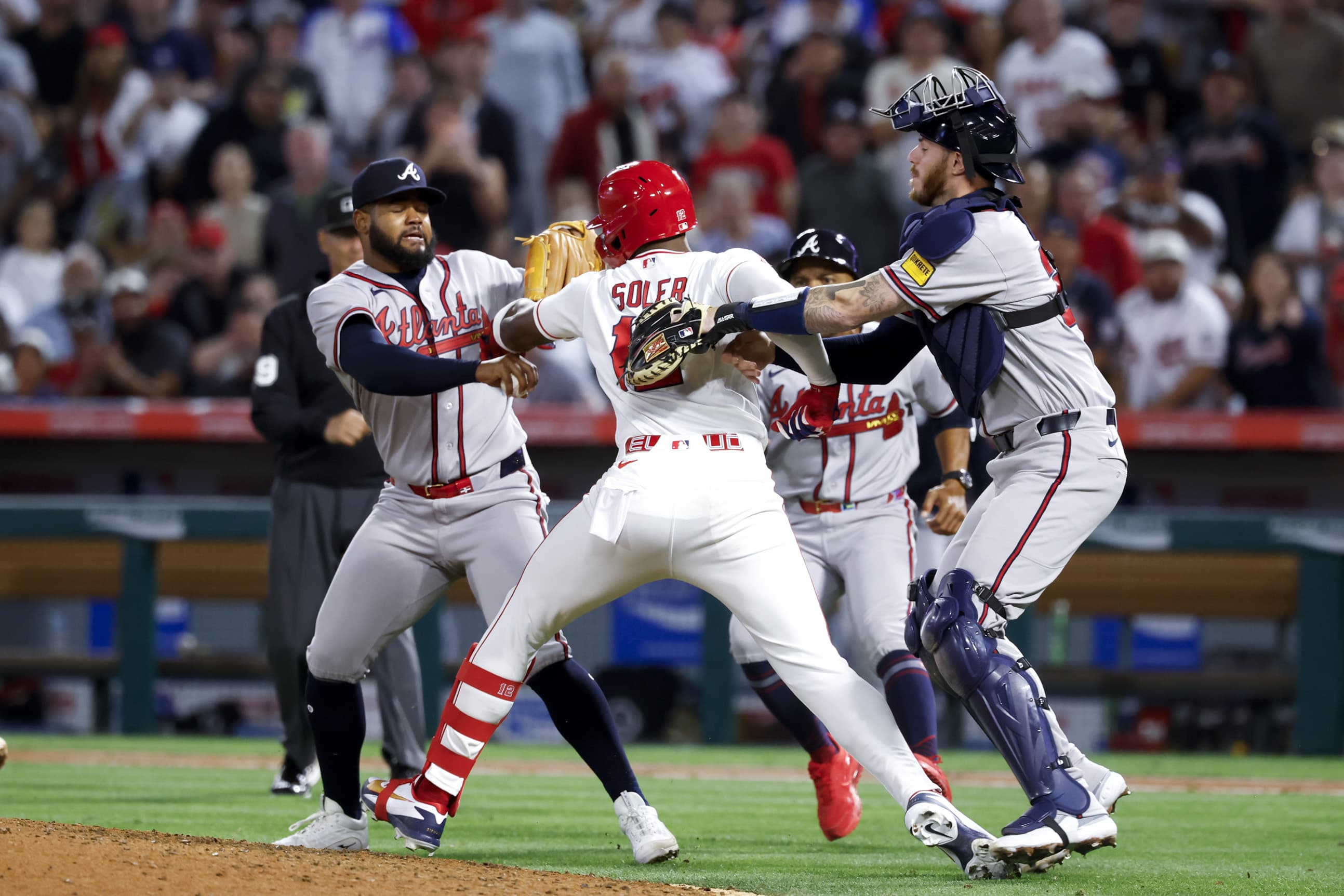 Braves, Angels throw punches as Atlanta wins 7-2