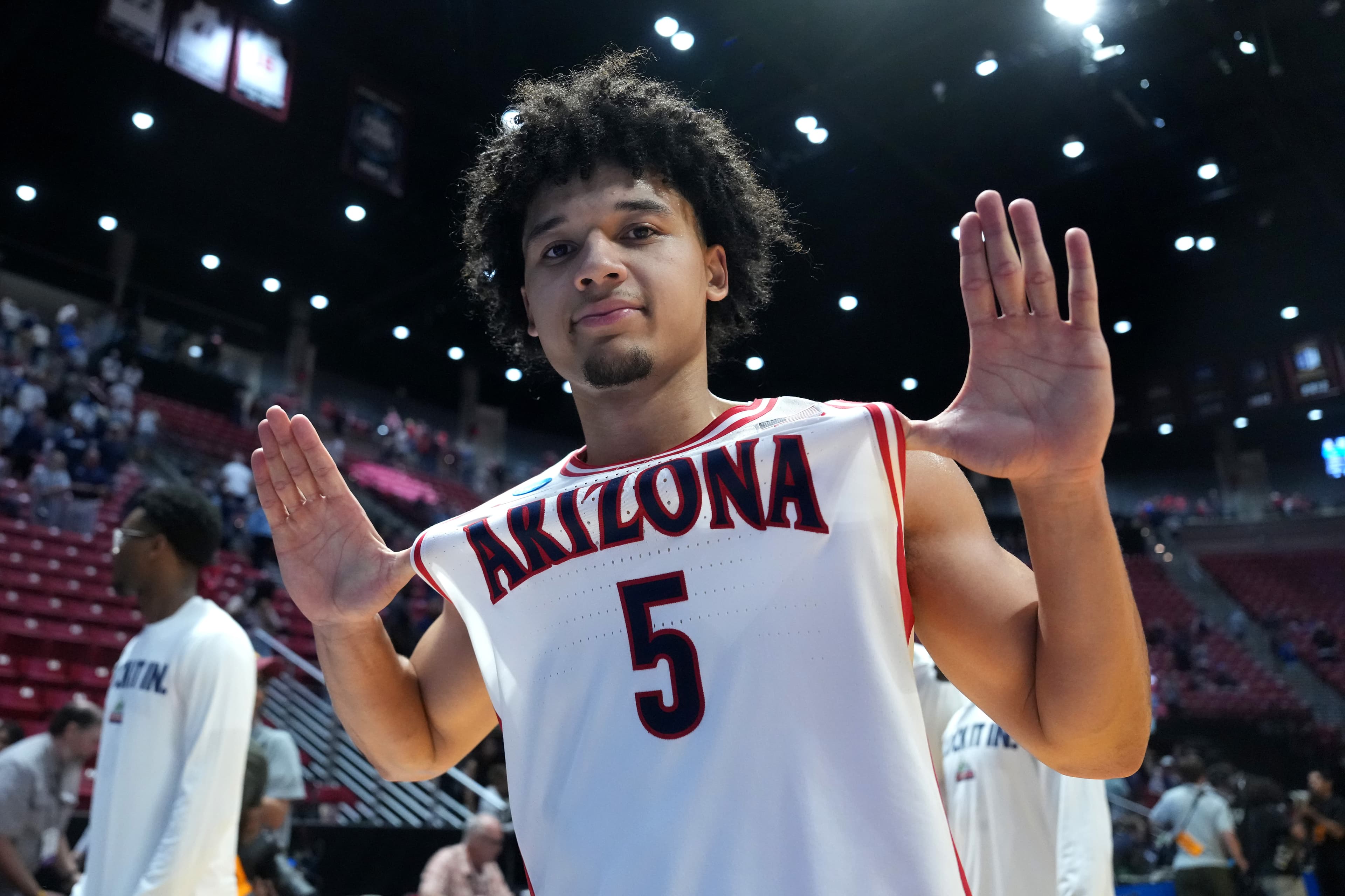 NCAA Tournament: Arizona men’s basketball holds off No. 9 Utah State, advances to 3rd straight Sweet 16