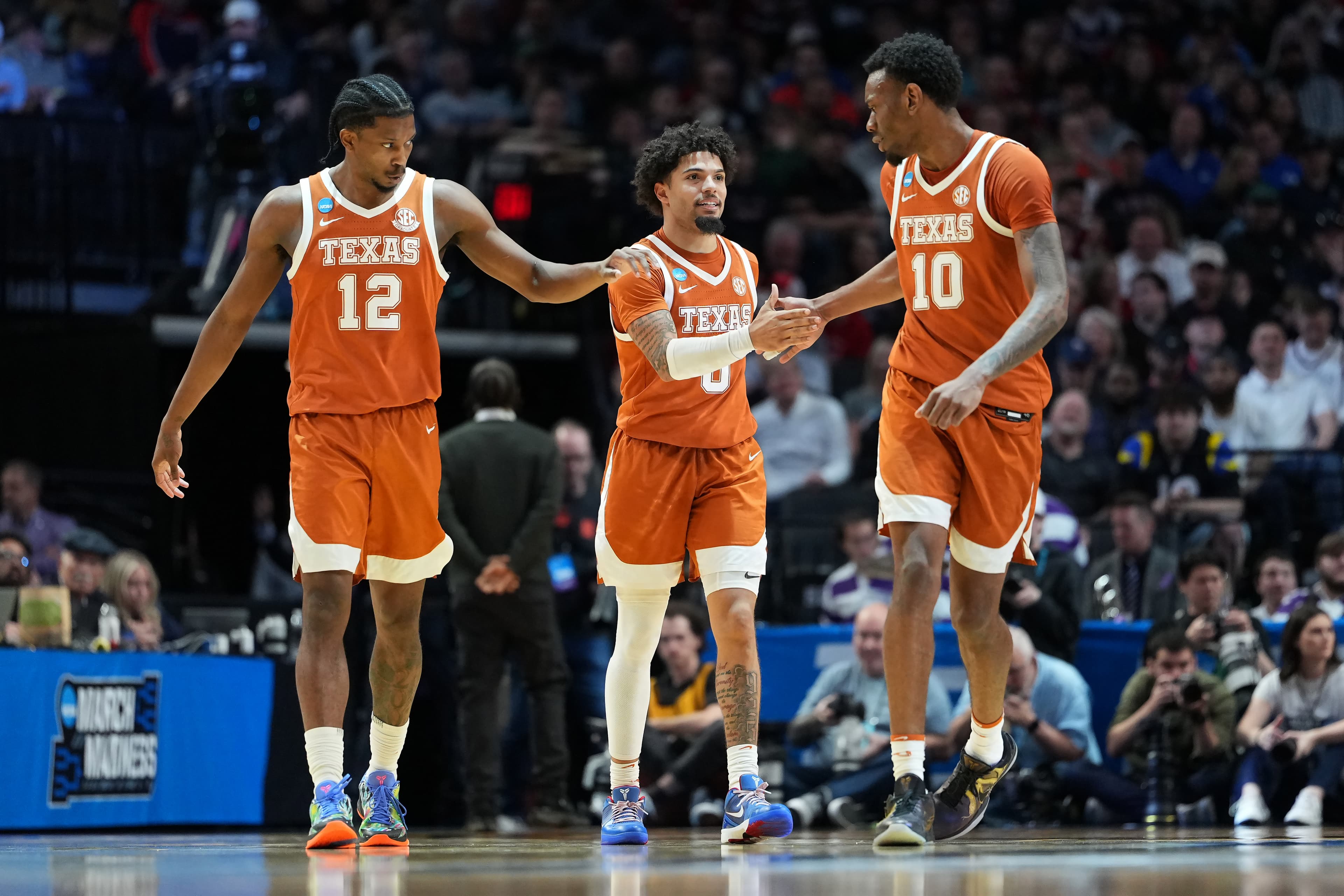 Texas faces another uphill climb in Sweet 16