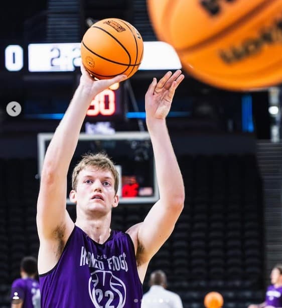 TCU Big Man Transfer Adam Stewart Commits to BYU