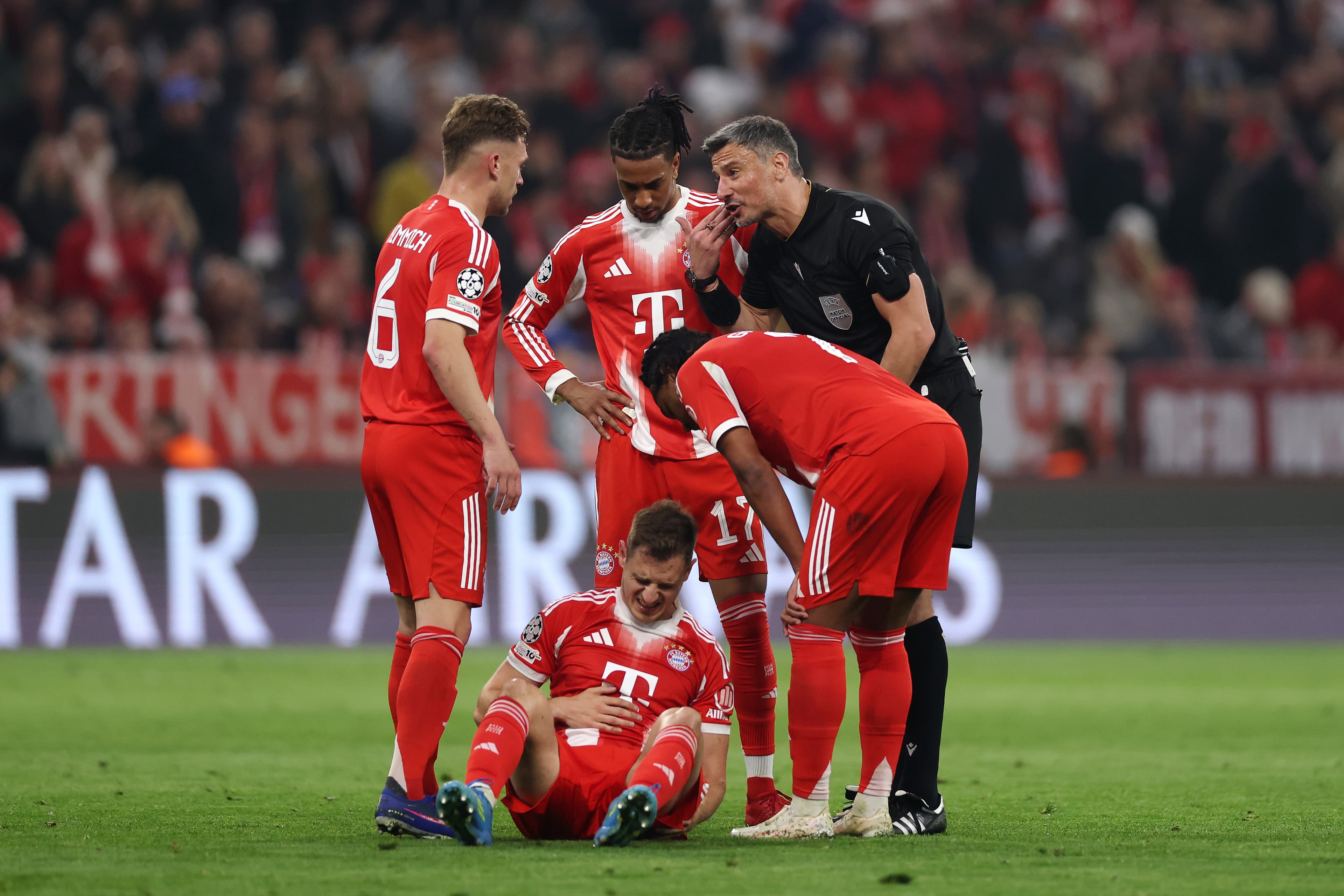 Breaking: Josip Stanišić leaves with injury as Bayern Munich trails Real Madrid 3-2