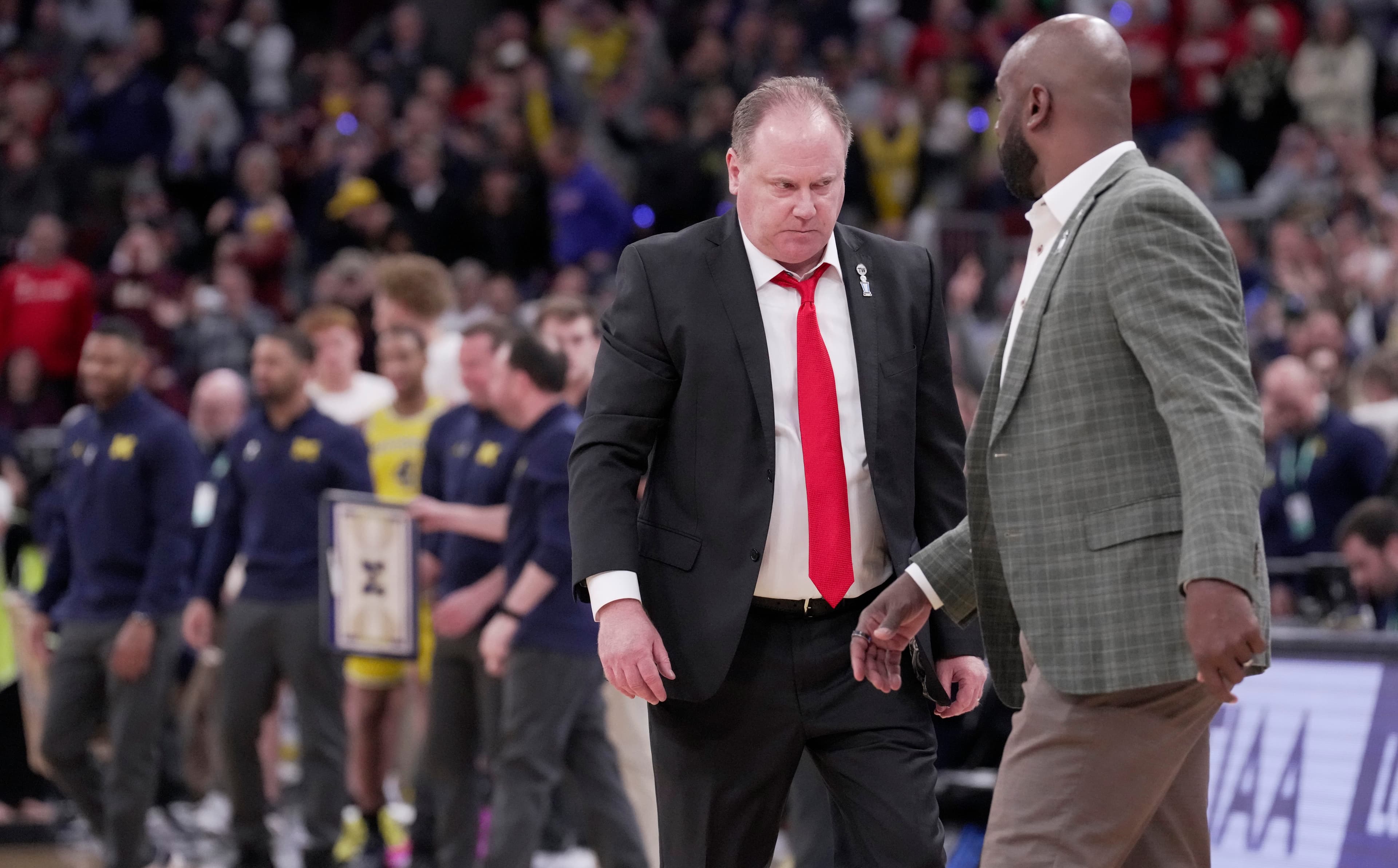 传奇教练格雷格·加里森揭示威斯康星队10连胜终结的惊人秘密转折！