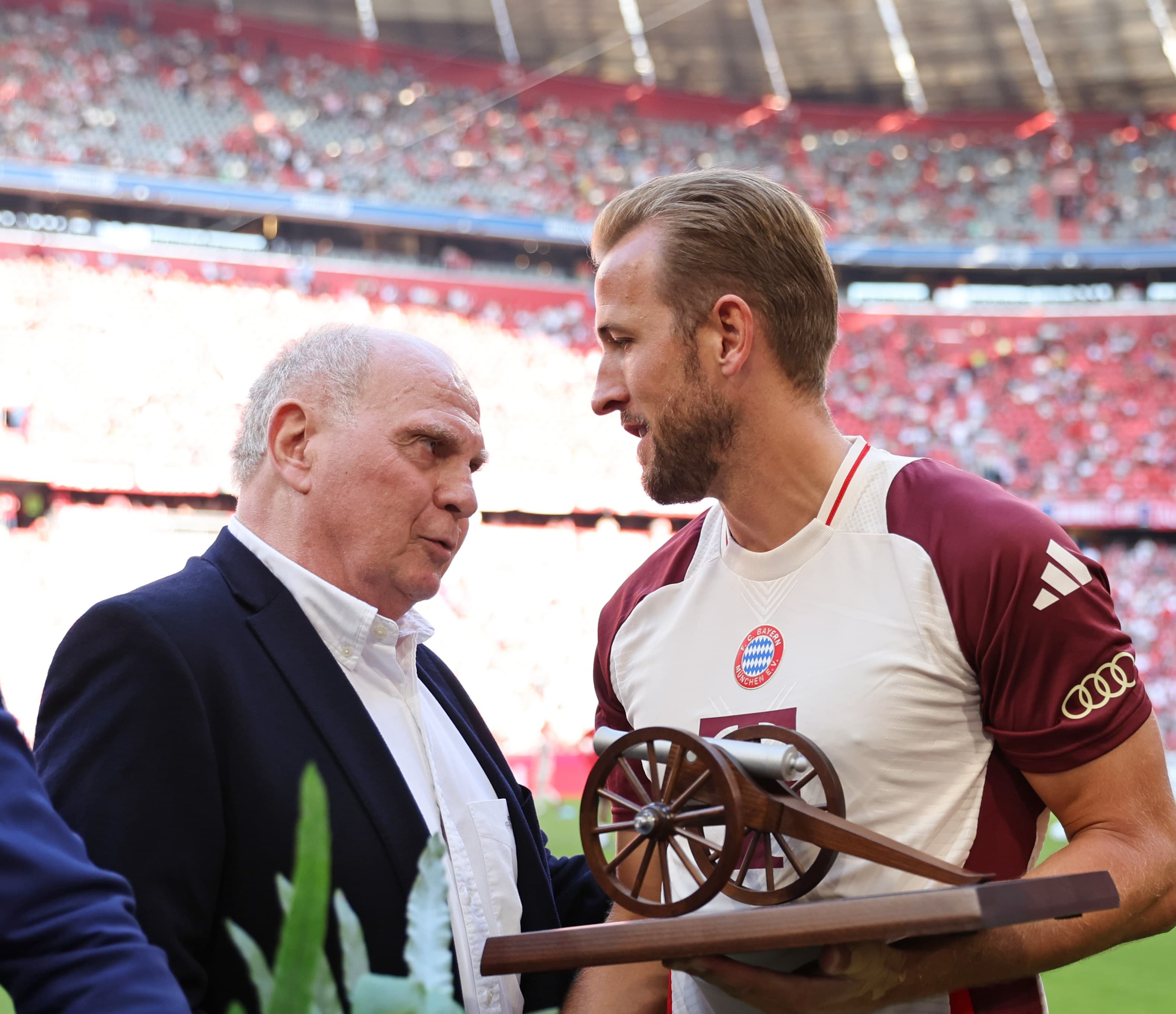 Uli Hoeneß predicts Harry Kane to break 50-year-old goalscoring record in the Bundesliga