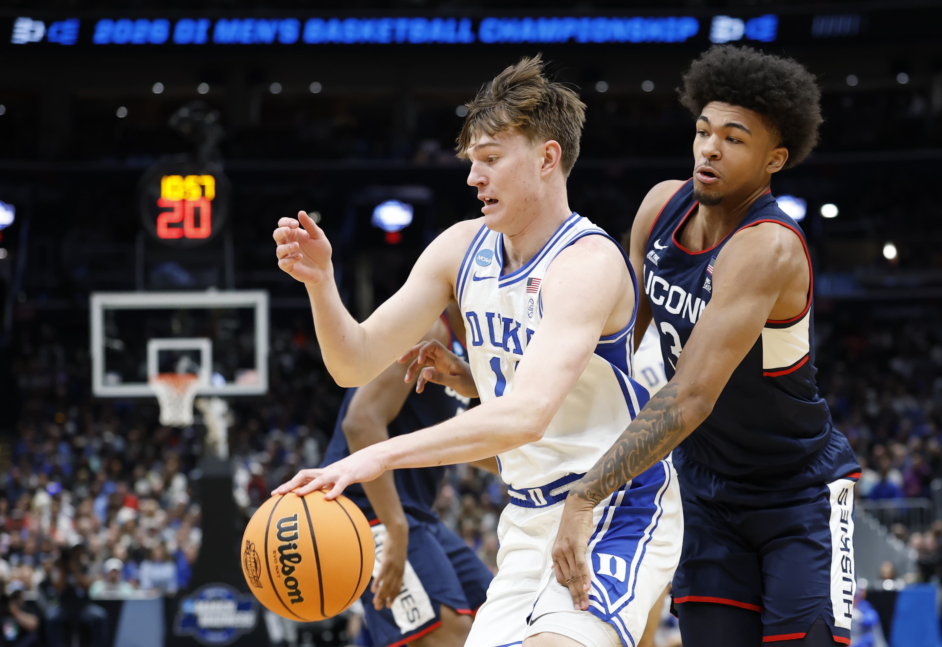 Nik Khamenia to transfer to UConn men’s basketball