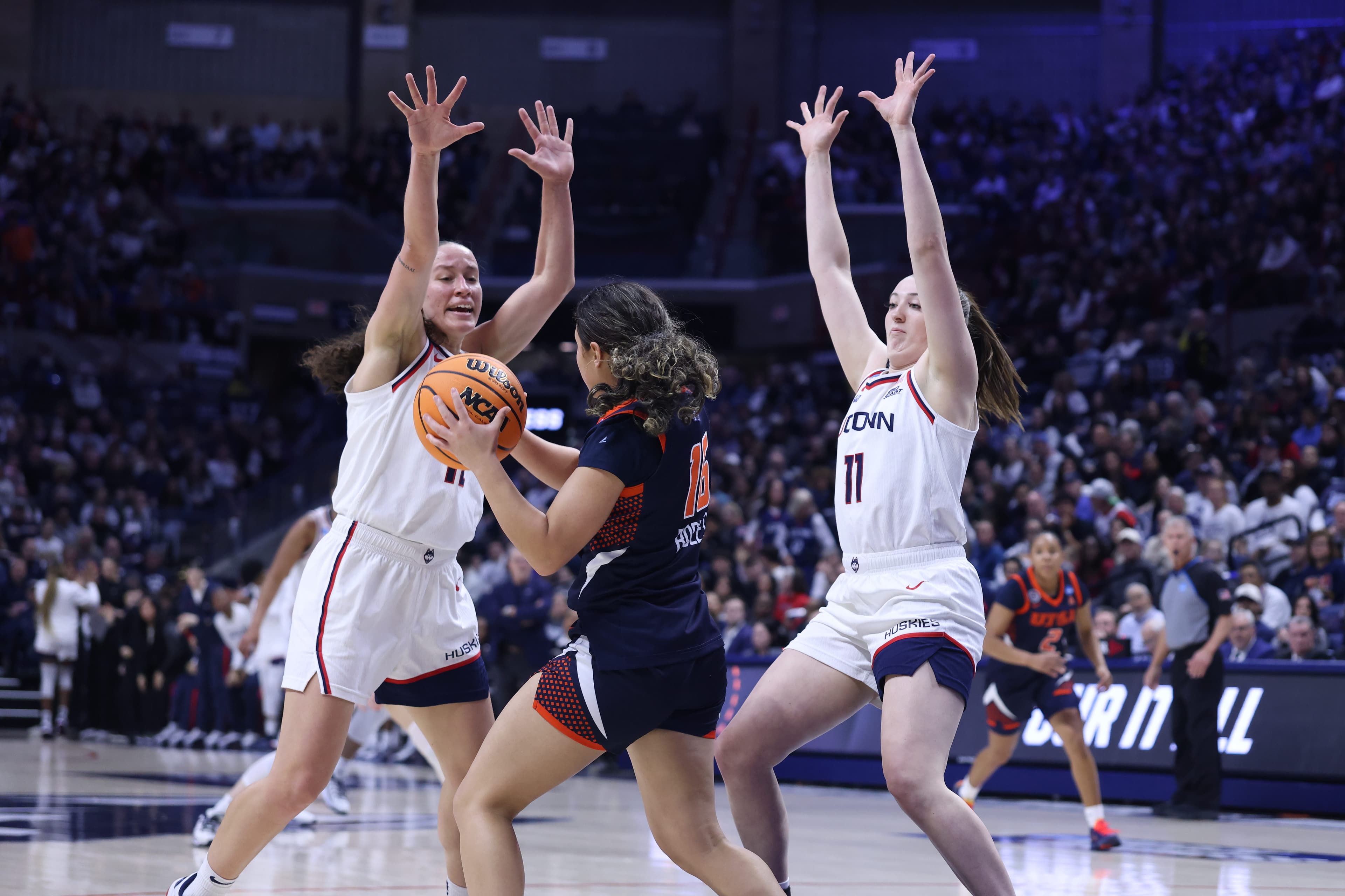 UConn women’s basketball detonates 16-seed UTSA, 90-52