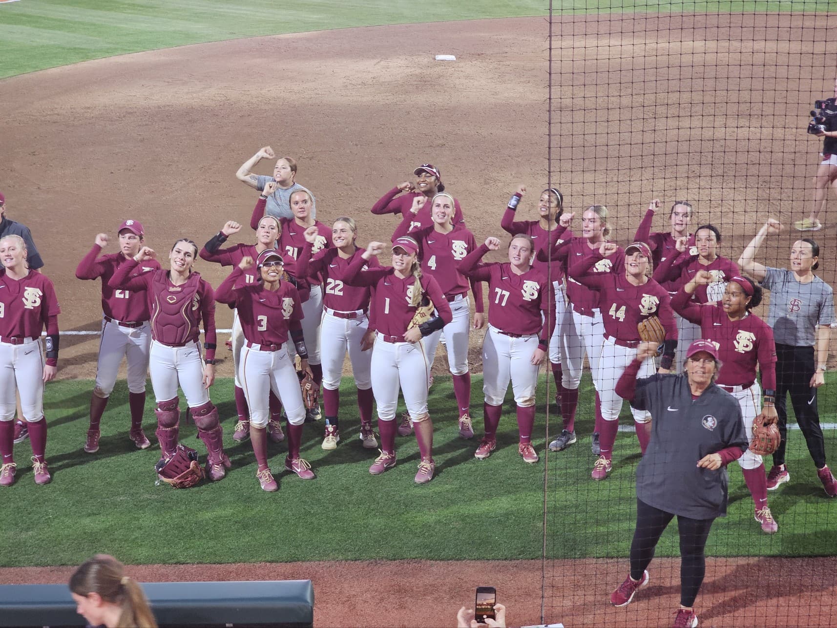 No. 10 Florida State softball takes down Clemson; opens series with win