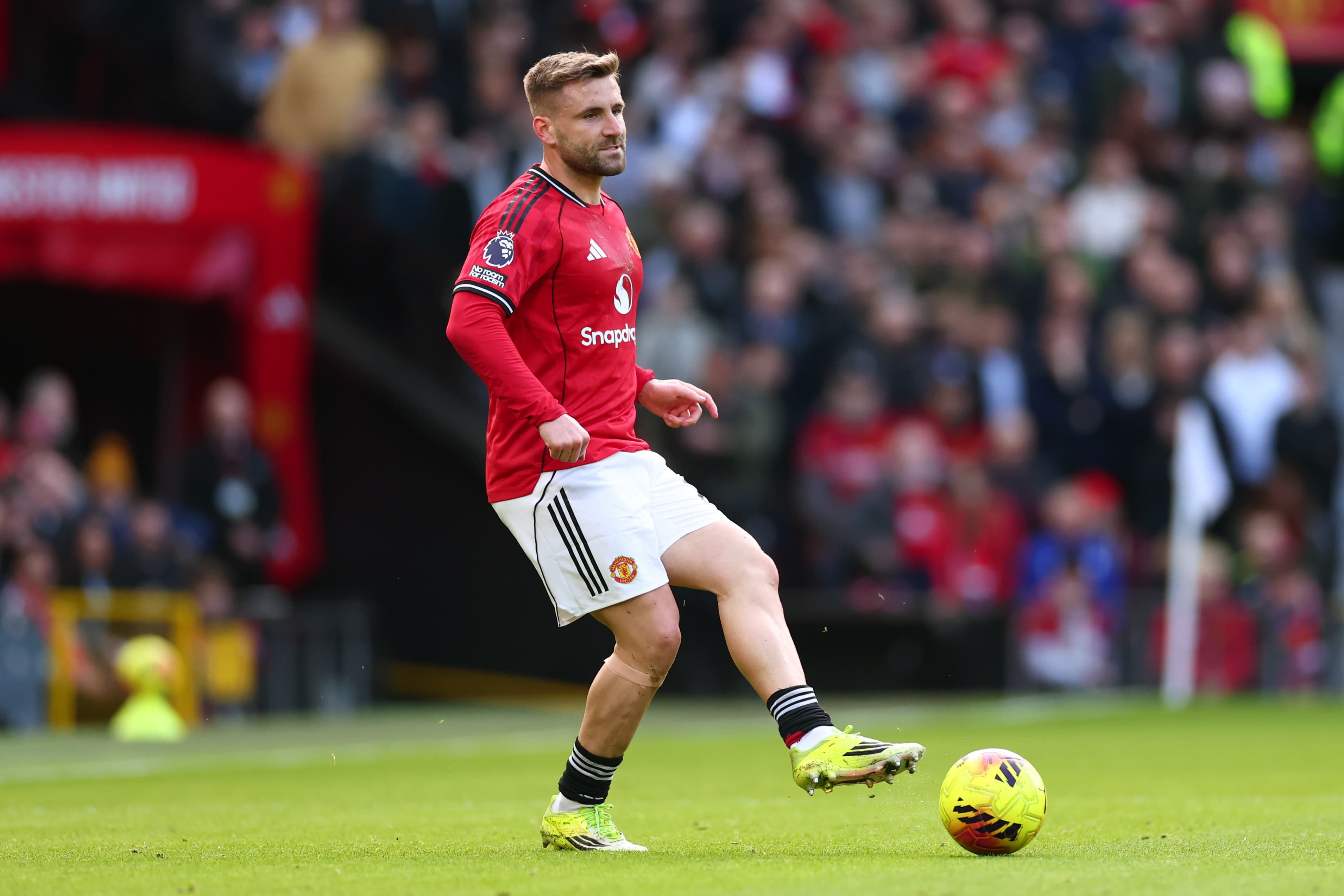 Get ready for a firecracker between Man U and Aston Villa tonight! Don't miss the electrifying clash!