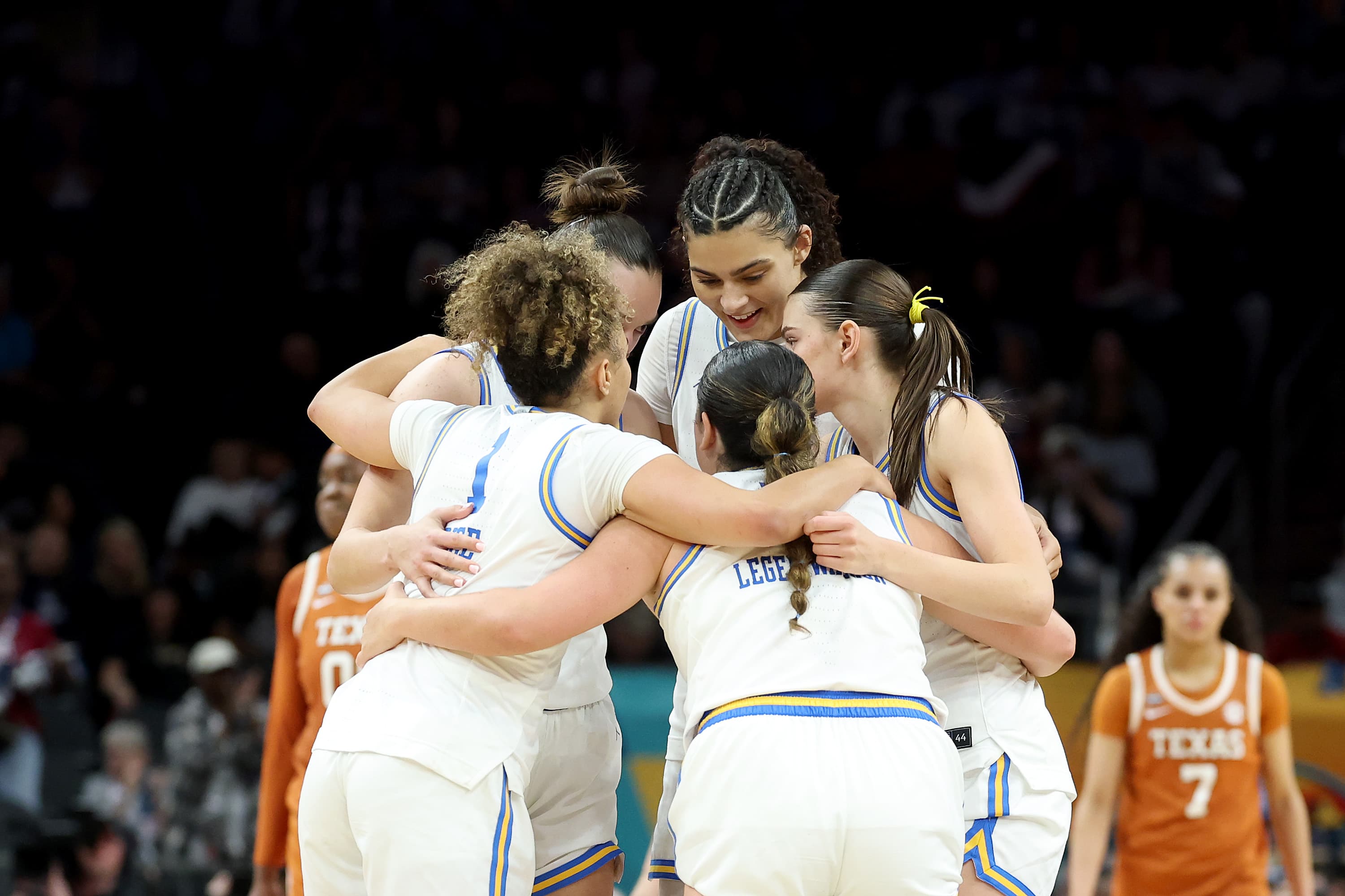 Betts leads UCLA into one last battle