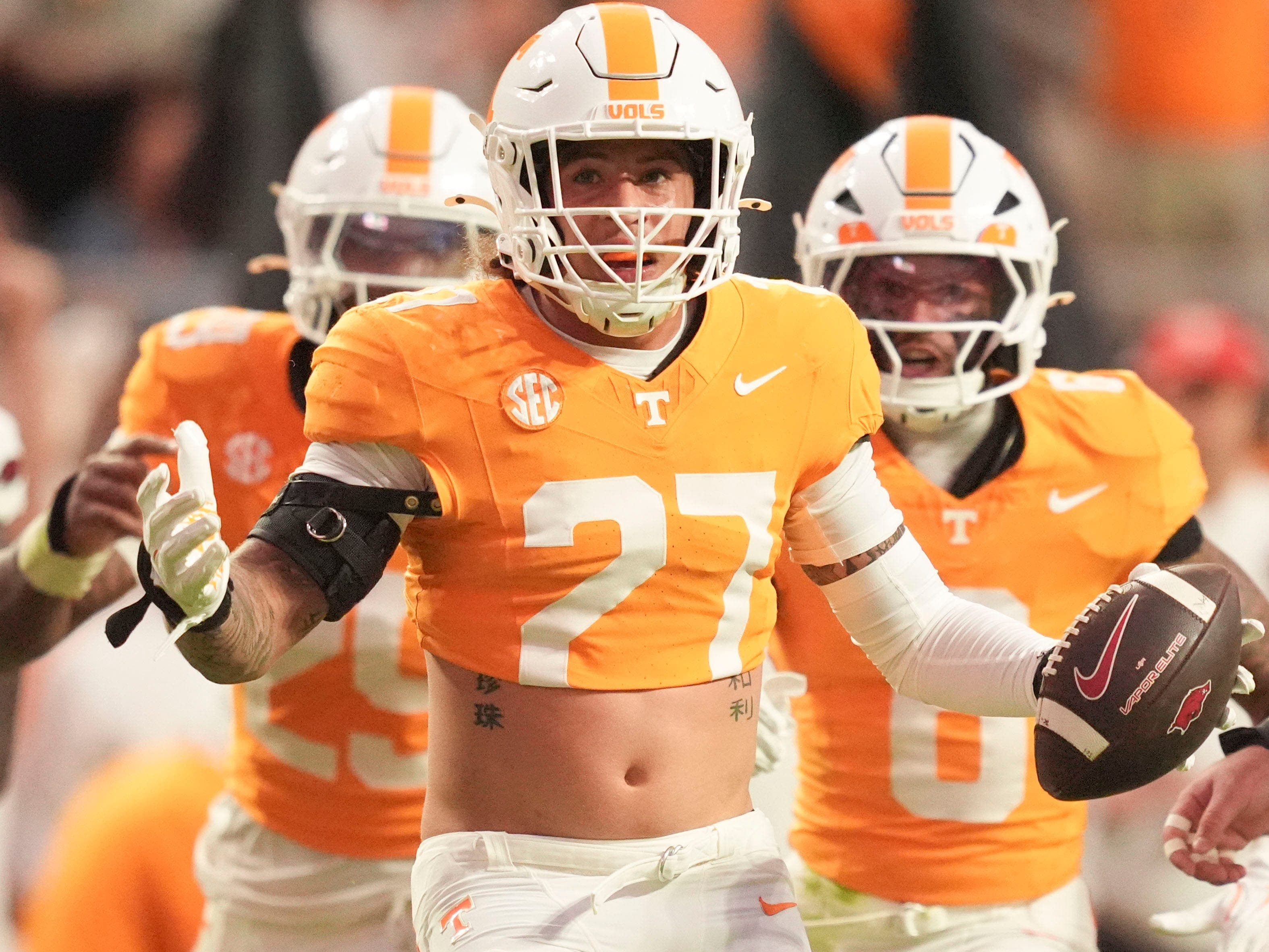 How William Inge is ‘refining’ sophomore linebacker Jadon Perlotte during spring practice