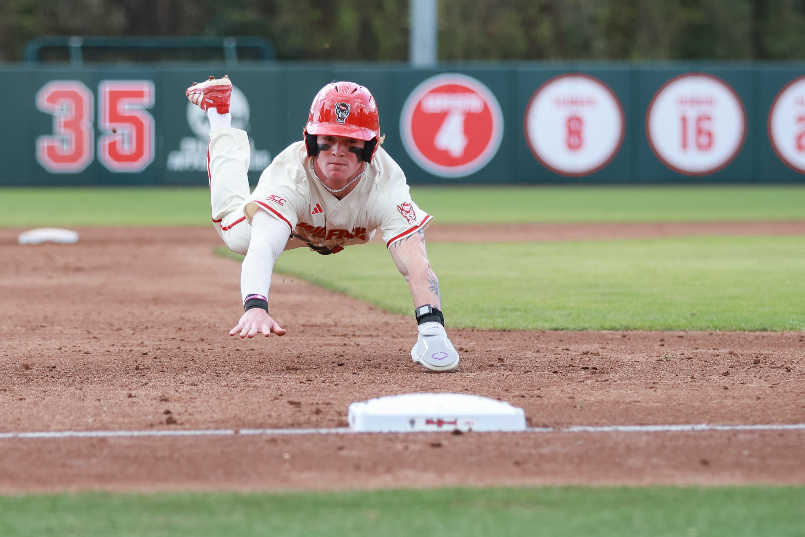 Pack Rumbles Over UNCW with Impressive 20 Play Runs and 14-0 Shutout Streak!