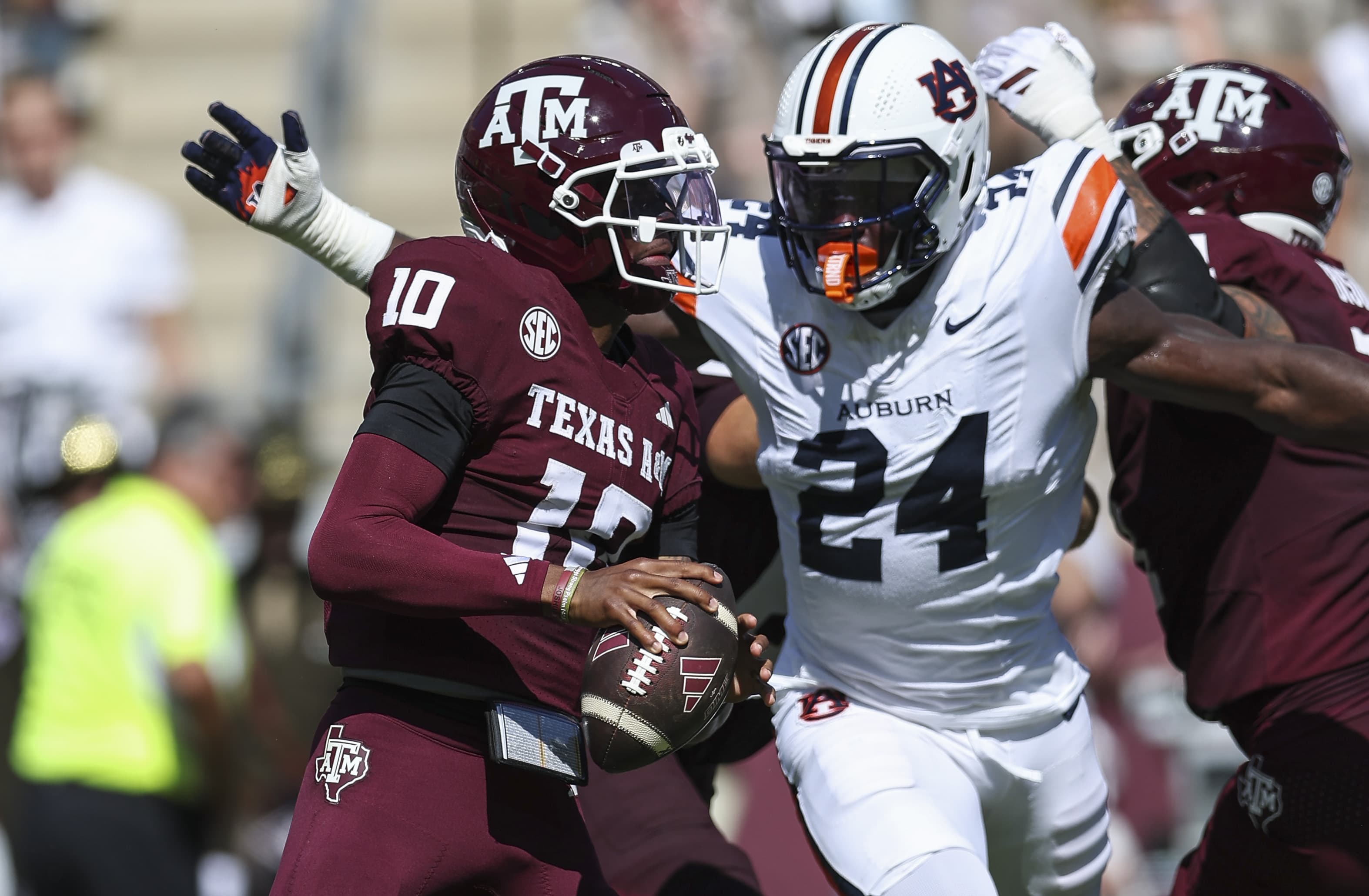 Does OLB Keyron Crawford Have the Special Skillset Daronte Jones Needs to Keep Offenses Off-balance?