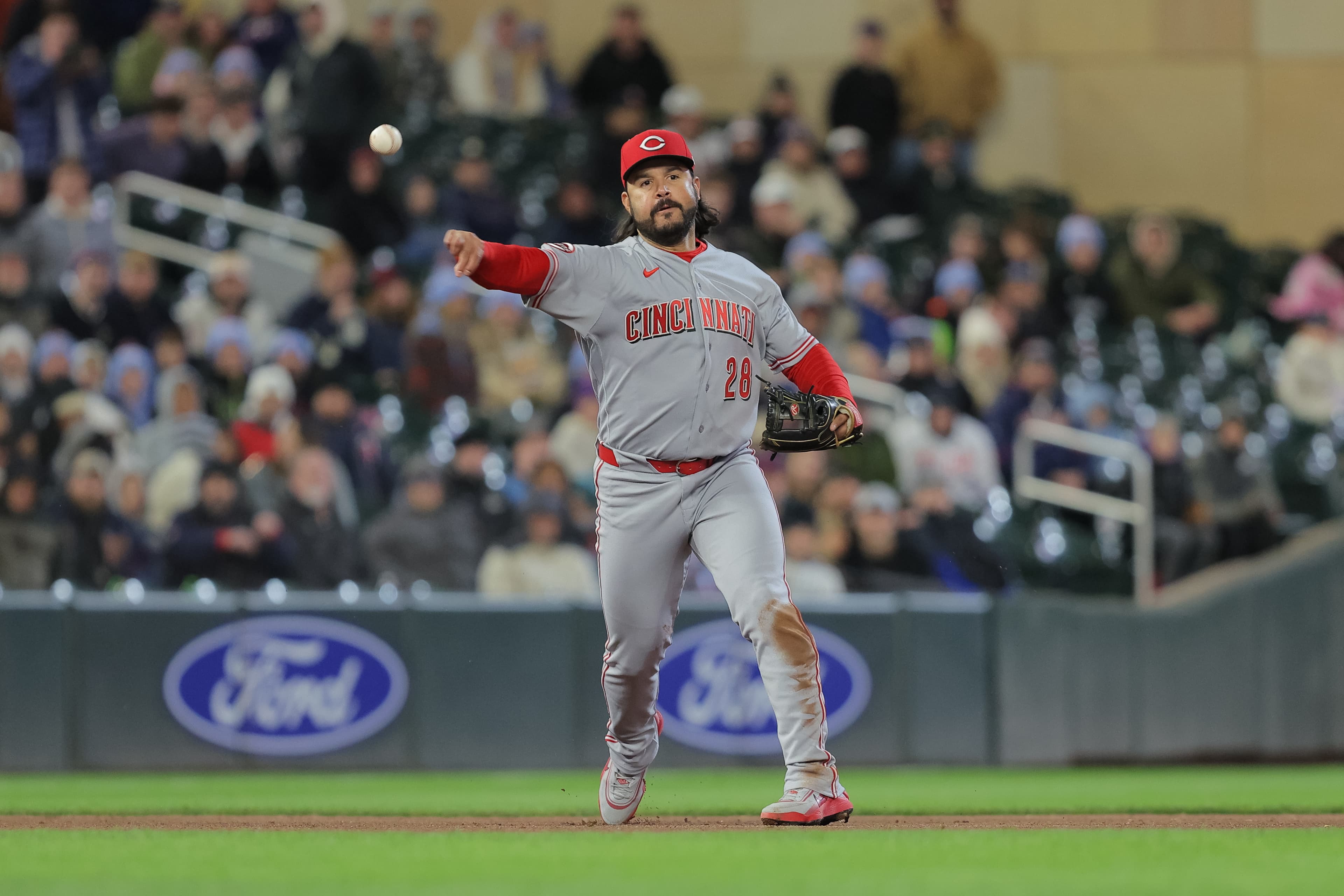 Eugenio Suarez turns back the clock in Reds 2-1 win over Twins