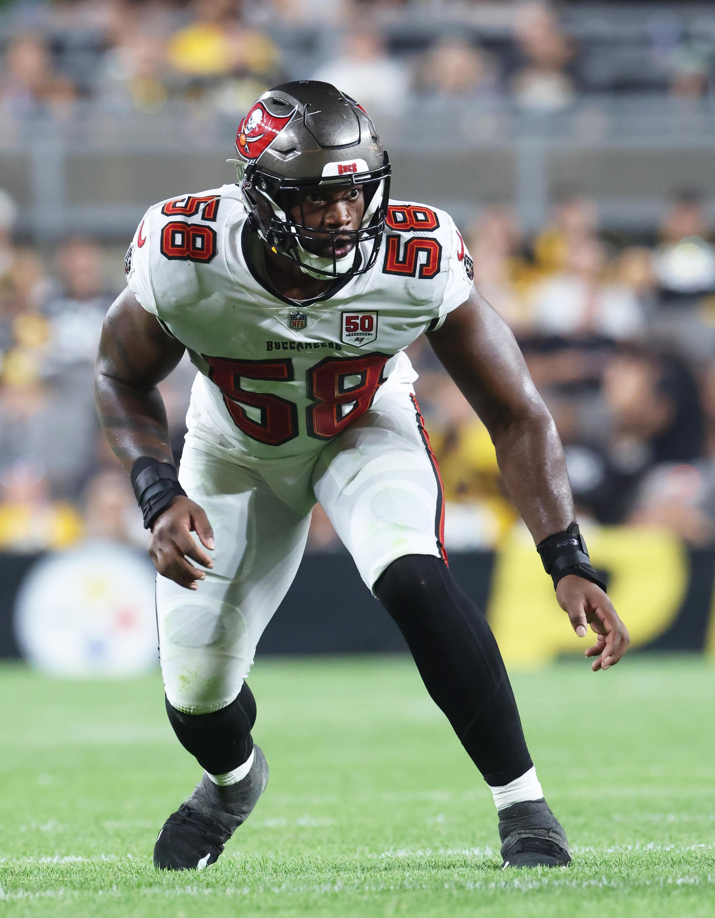 Browns make 6 roster moves, including adding former Bucs defender, special teamer