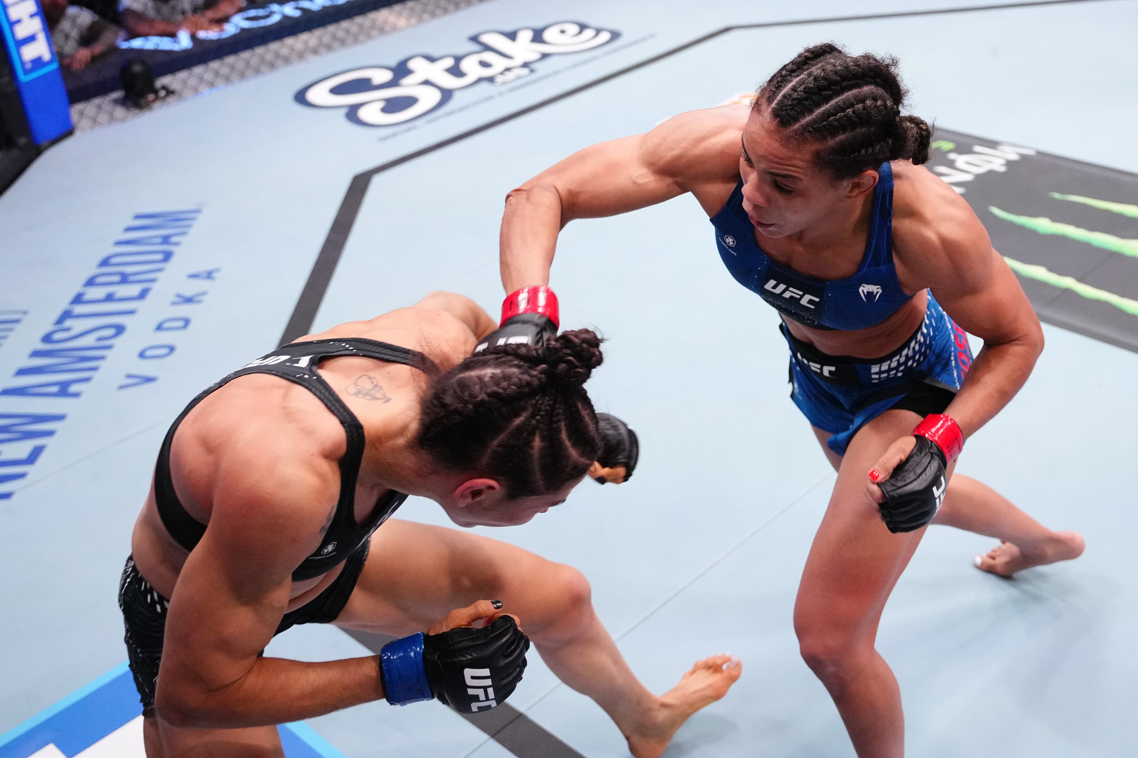 UFC Vegas 115 video: Dione Barbosa delivers brutal illegal soccer kick but still wins majority decision