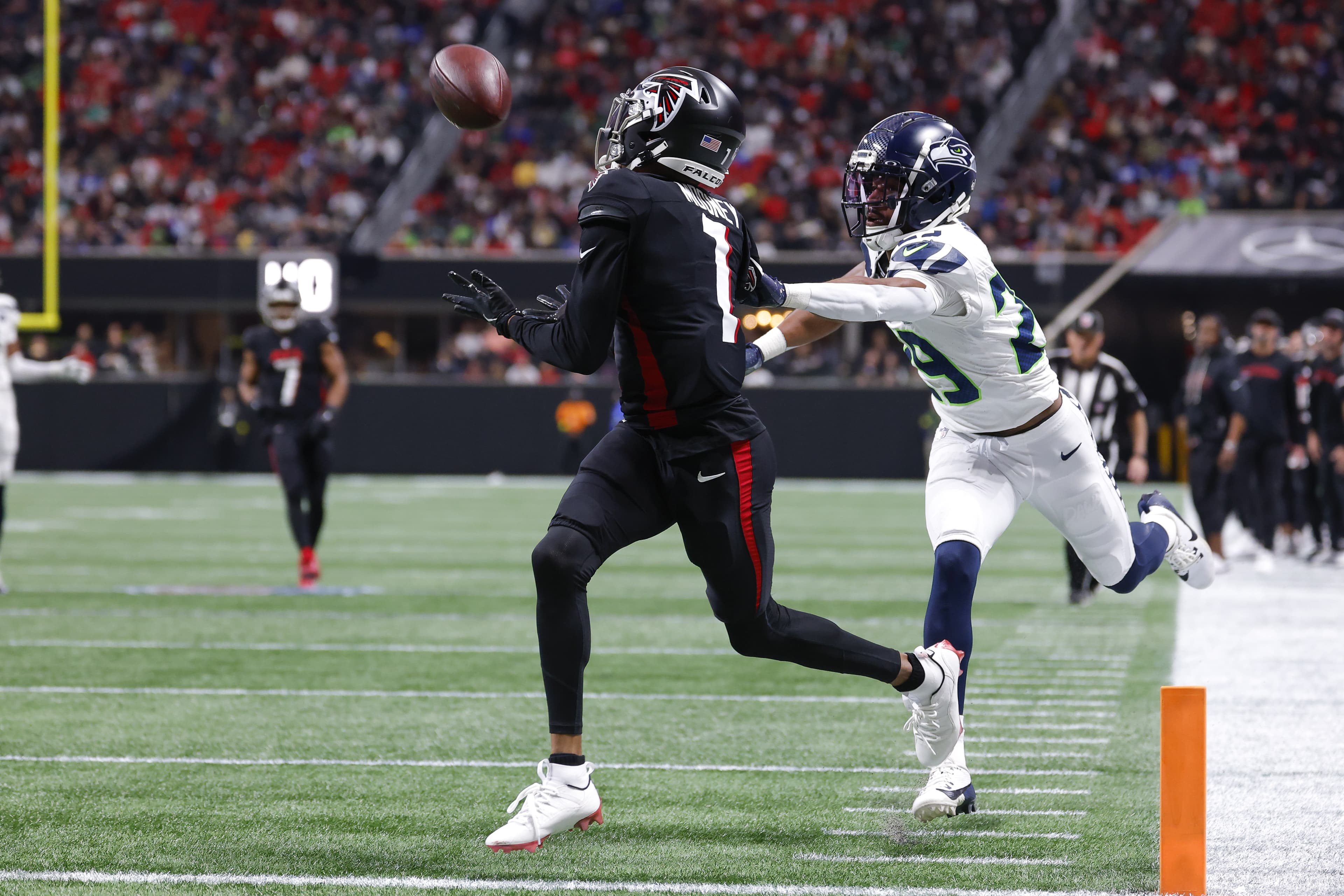 New York Giants Embrace Bold Changes as Darnell Mooney's Departure Spurs Revamped Approaches!