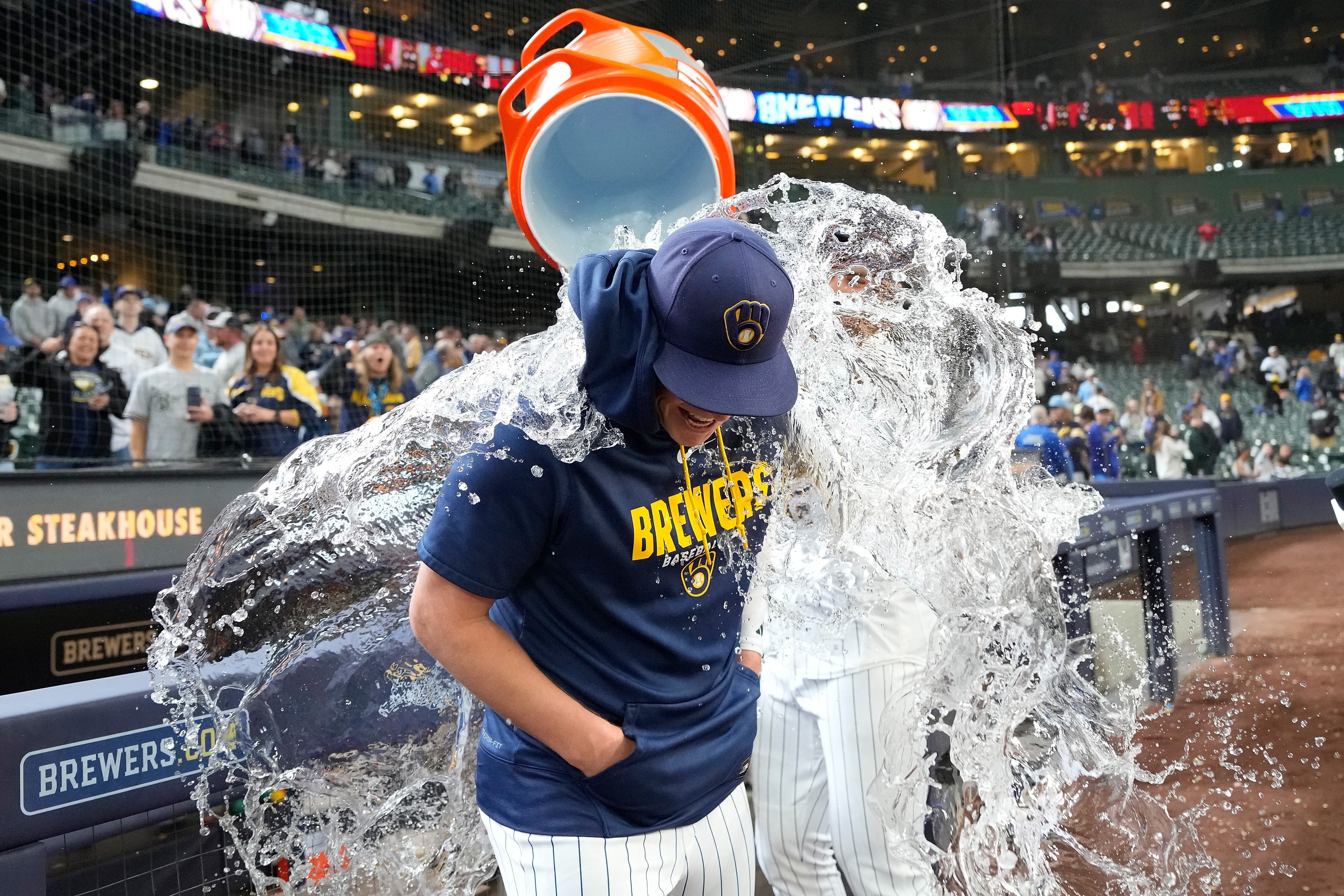 Brewers right the ship with shutout victory over Pirates, 5-0
