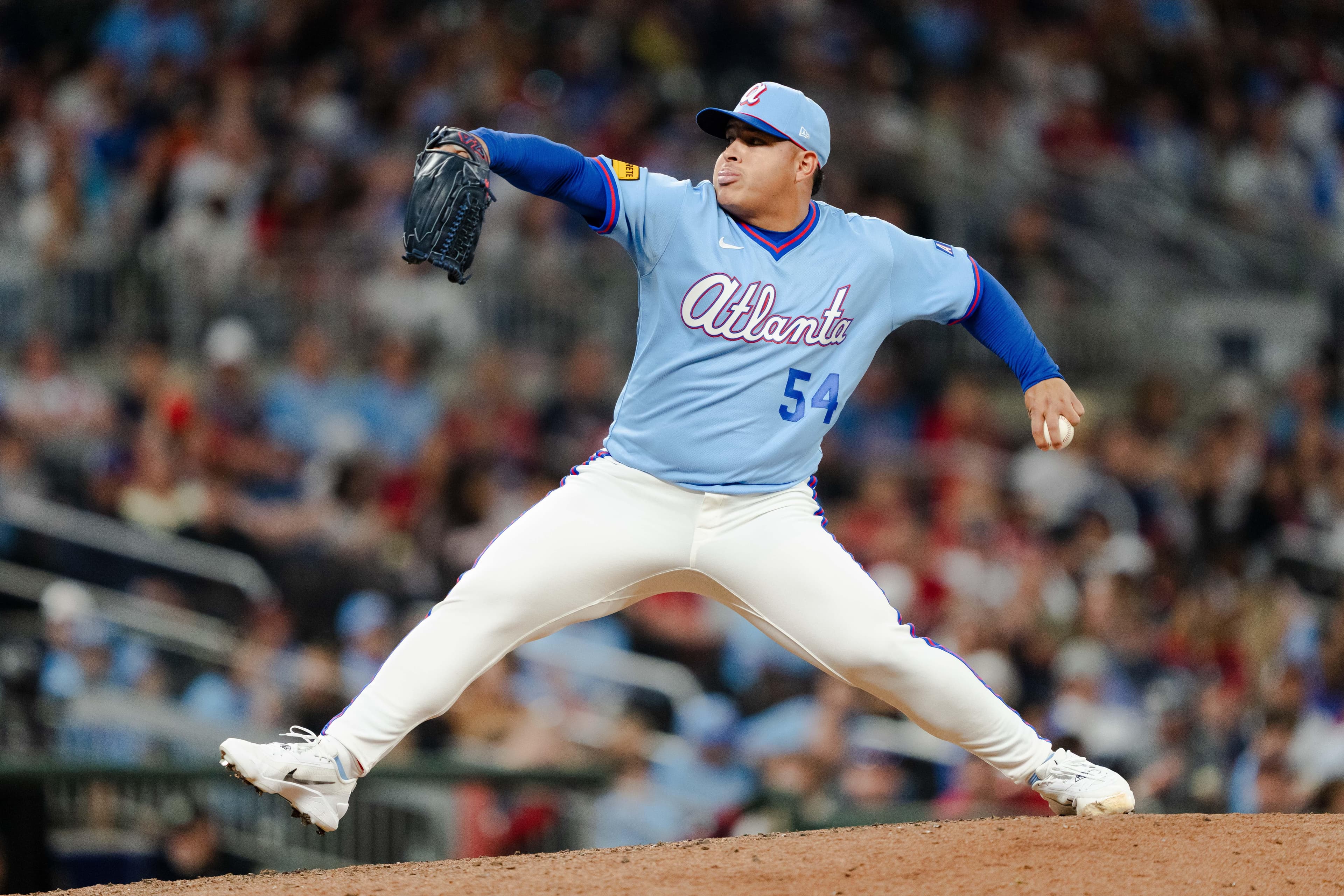 Mariners claim LHP José Suarez off waivers from Atlanta
