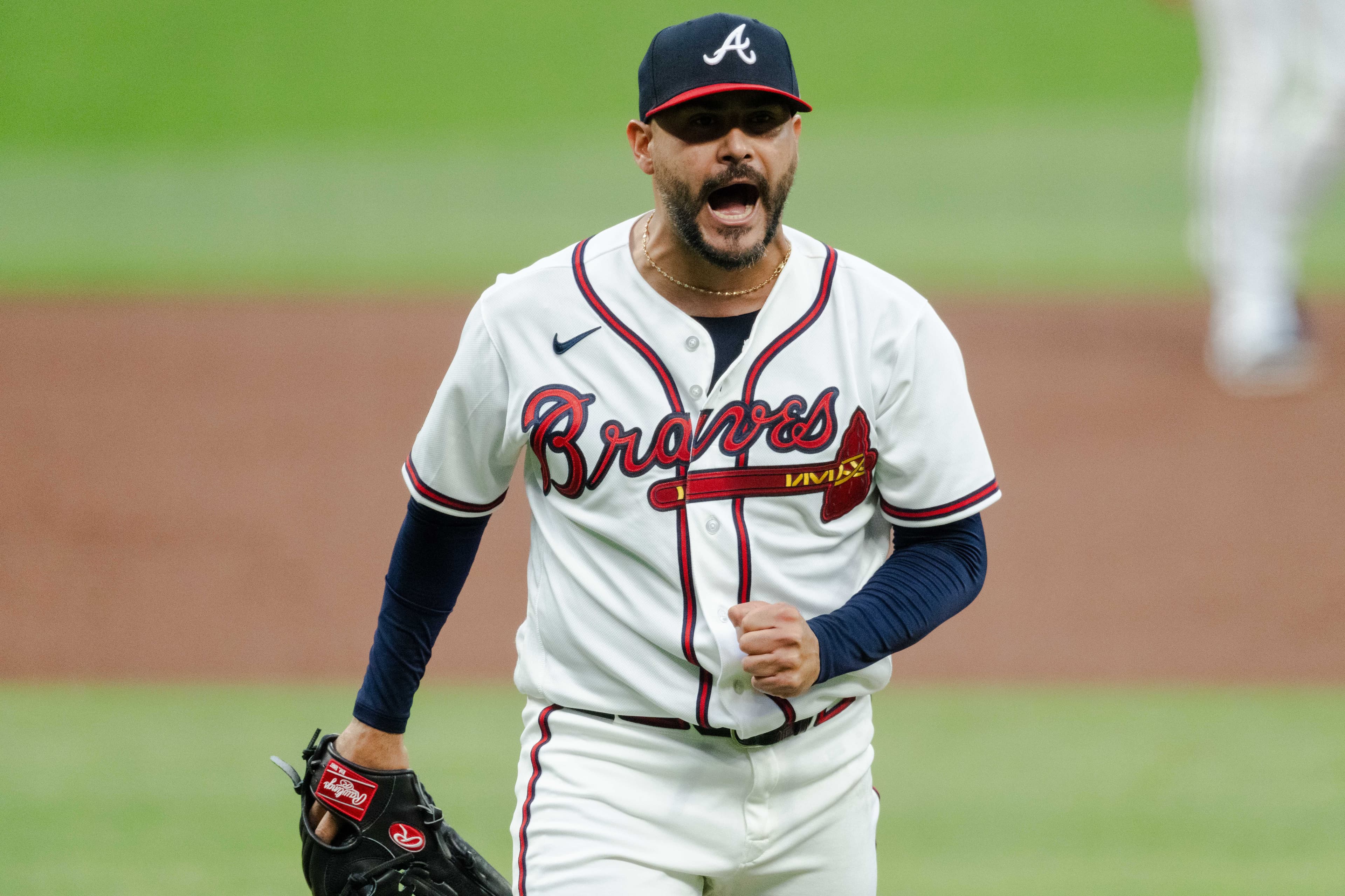 Ozzie Albies homers in win as Martin Pérez continues to surprise