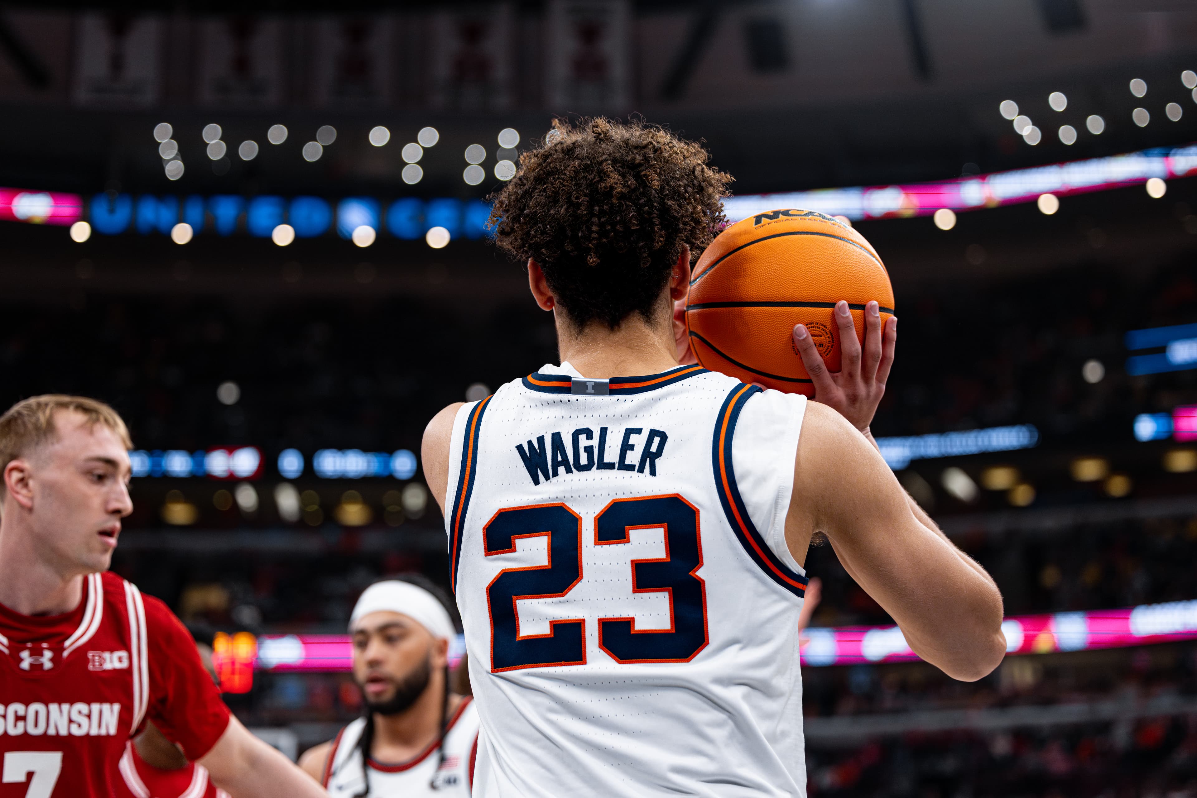 Illinois Seeks Elite Eight Victory in March Madness Battle!