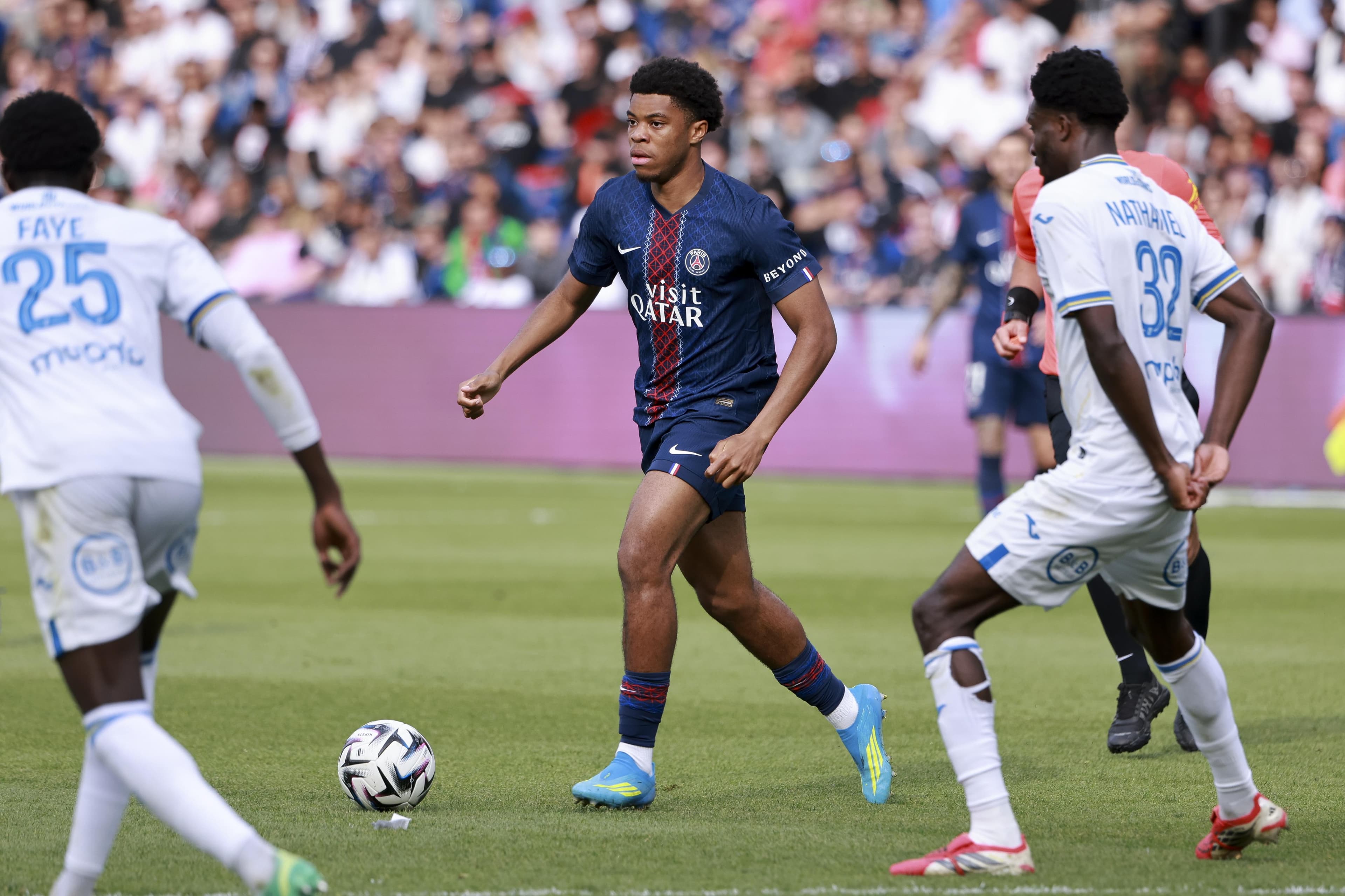 Bayern Munich monitoring PSG youth player