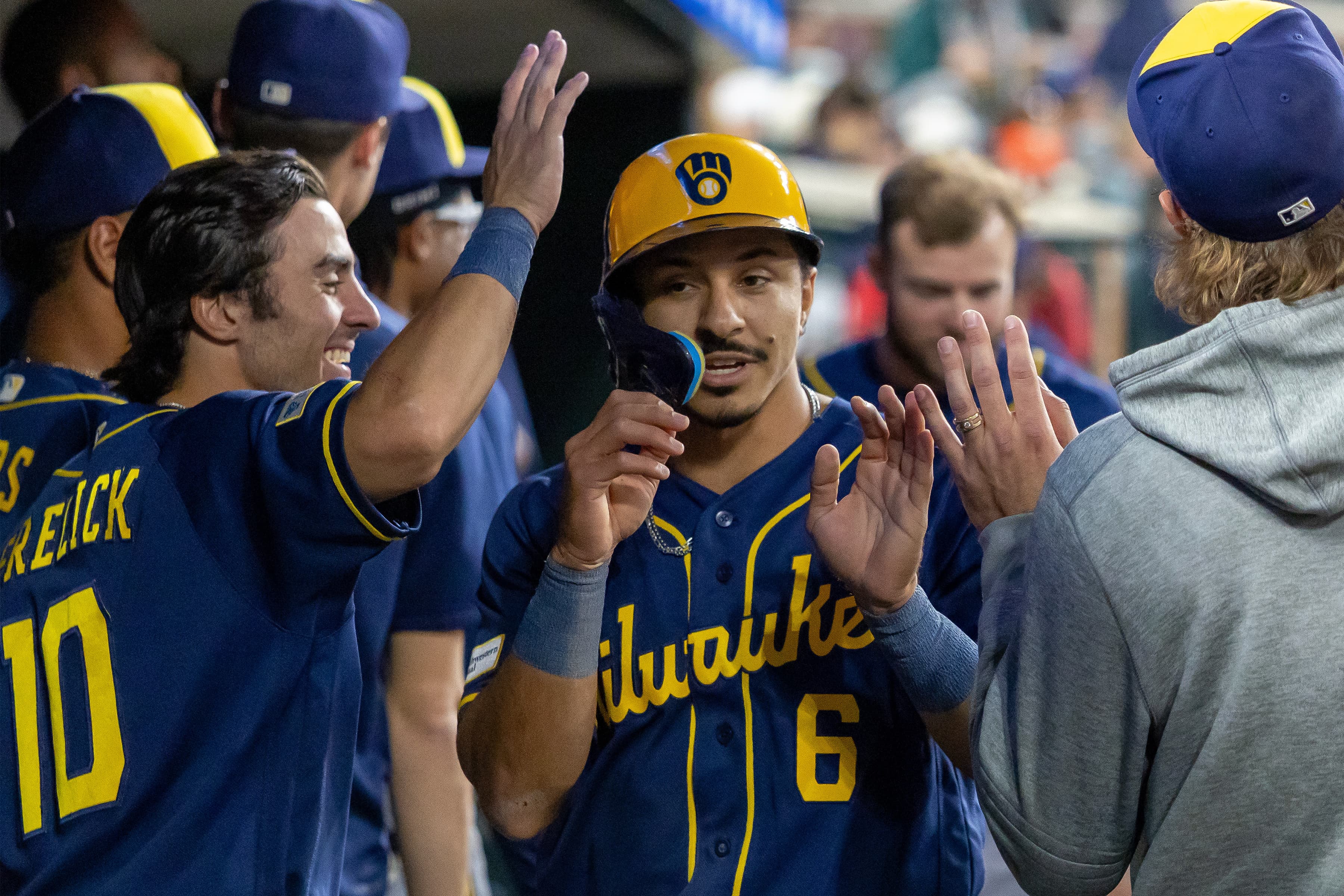 Brewers put together another big inning, take down Tigers 12-4 in series opener