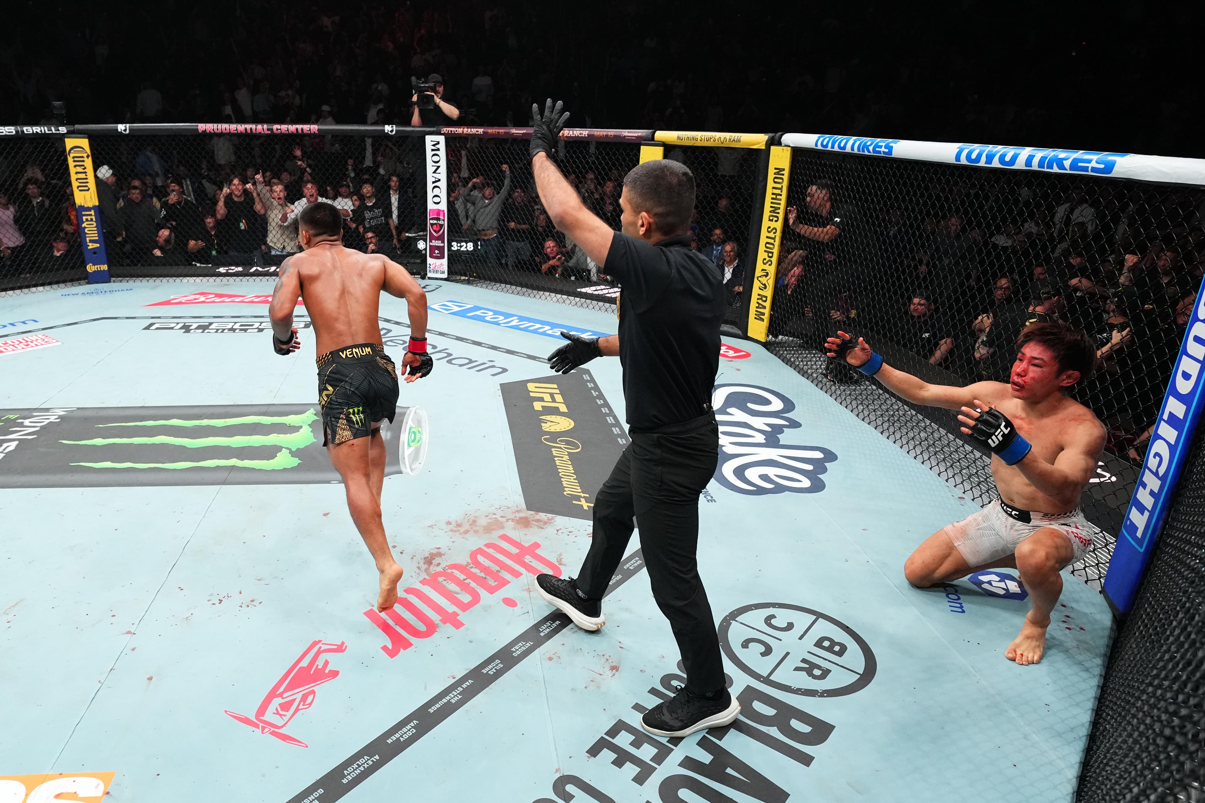 Bogus stoppage? Fighters and fans react to ref stepping in on Van vs. Taira at UFC 328