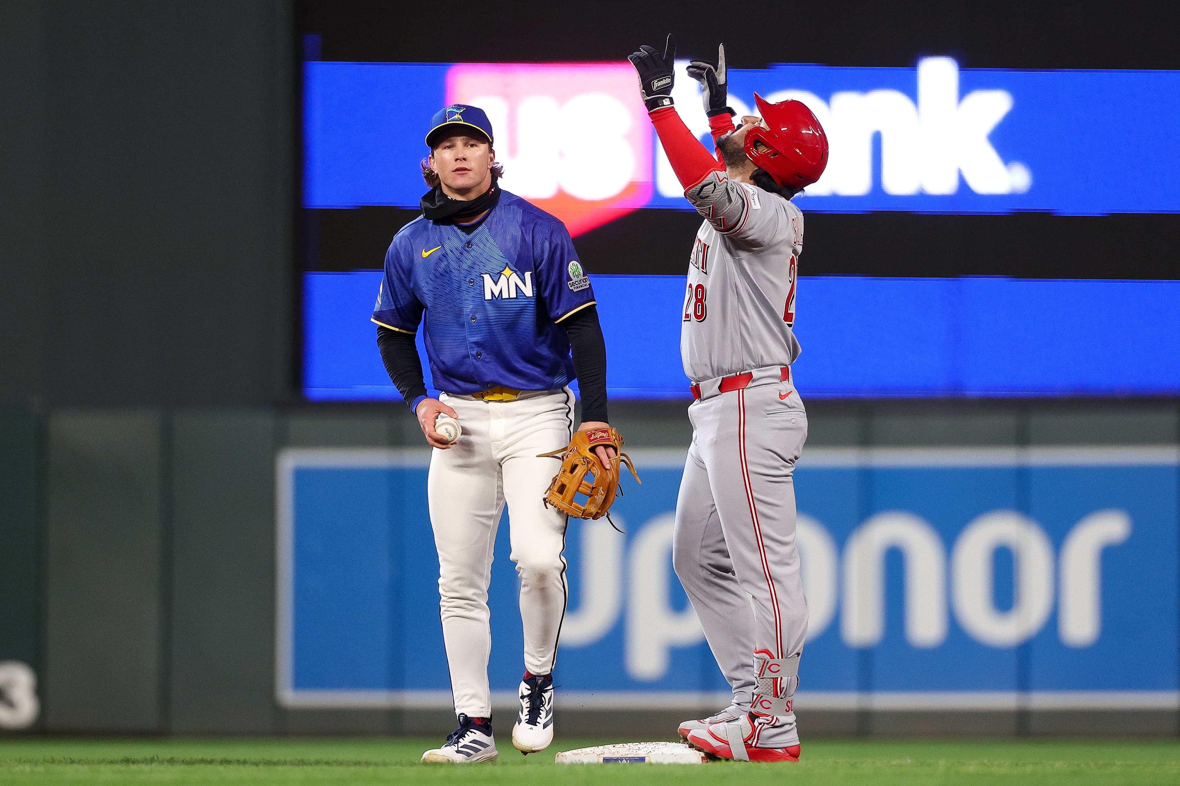 Reds 2, Twins 1: Bats are cold on cold night (that’s no excuse!)