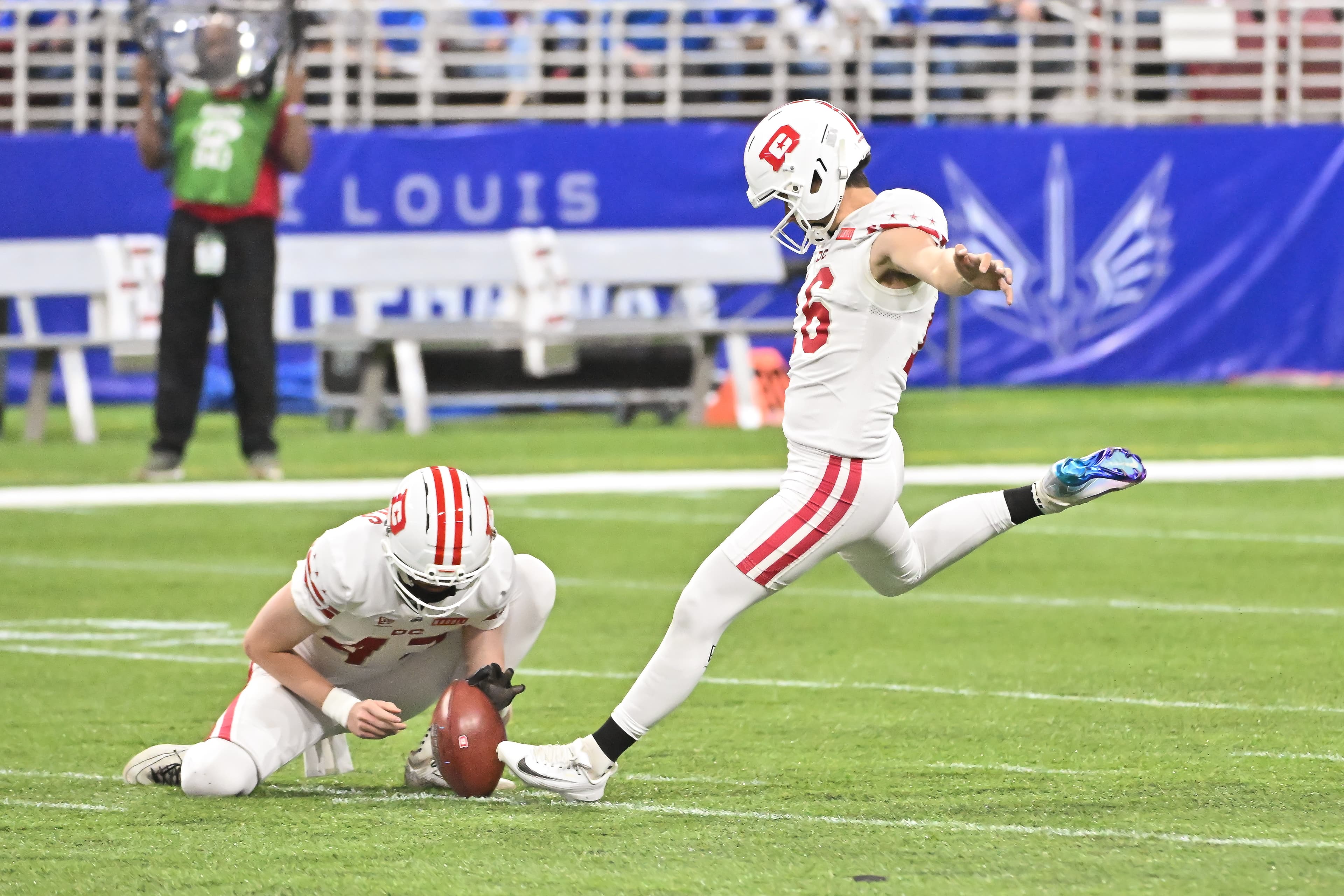Former Browns kicker first to make a 4-point field goal