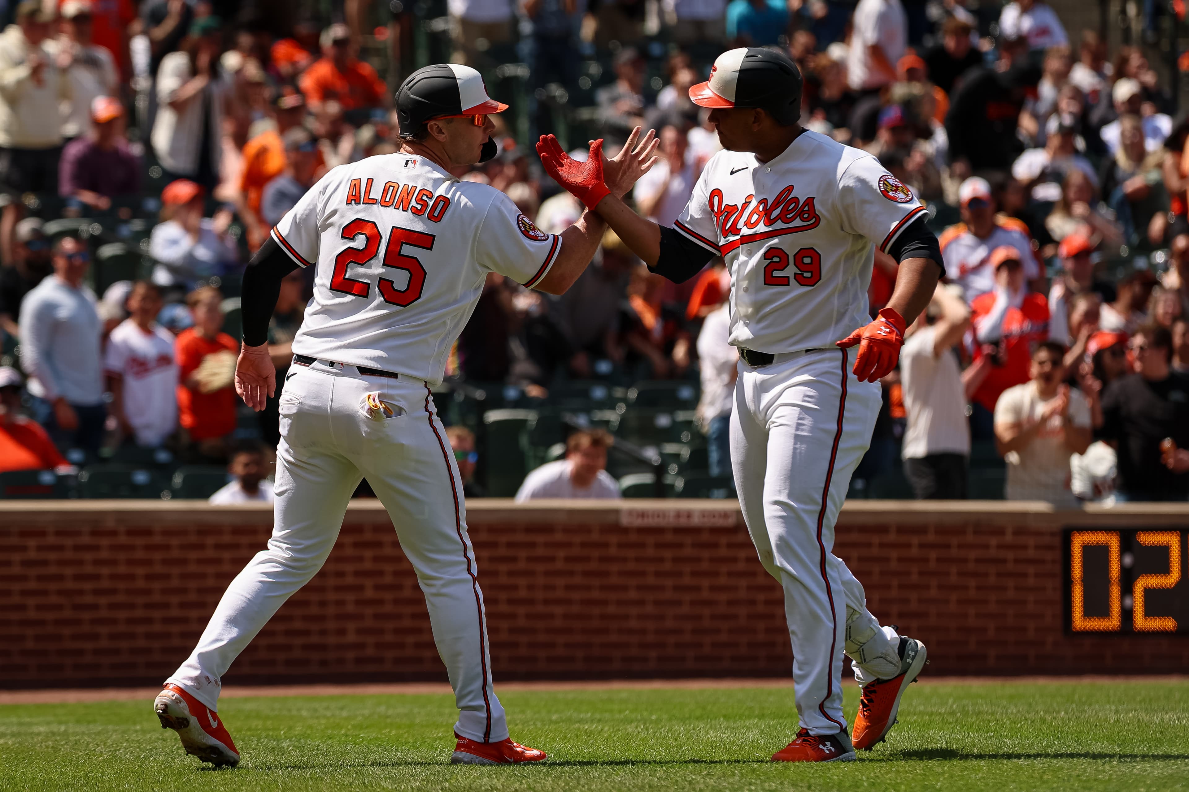 Povich dazzles, Alonso breaks out in Orioles 6-2 win over Giants