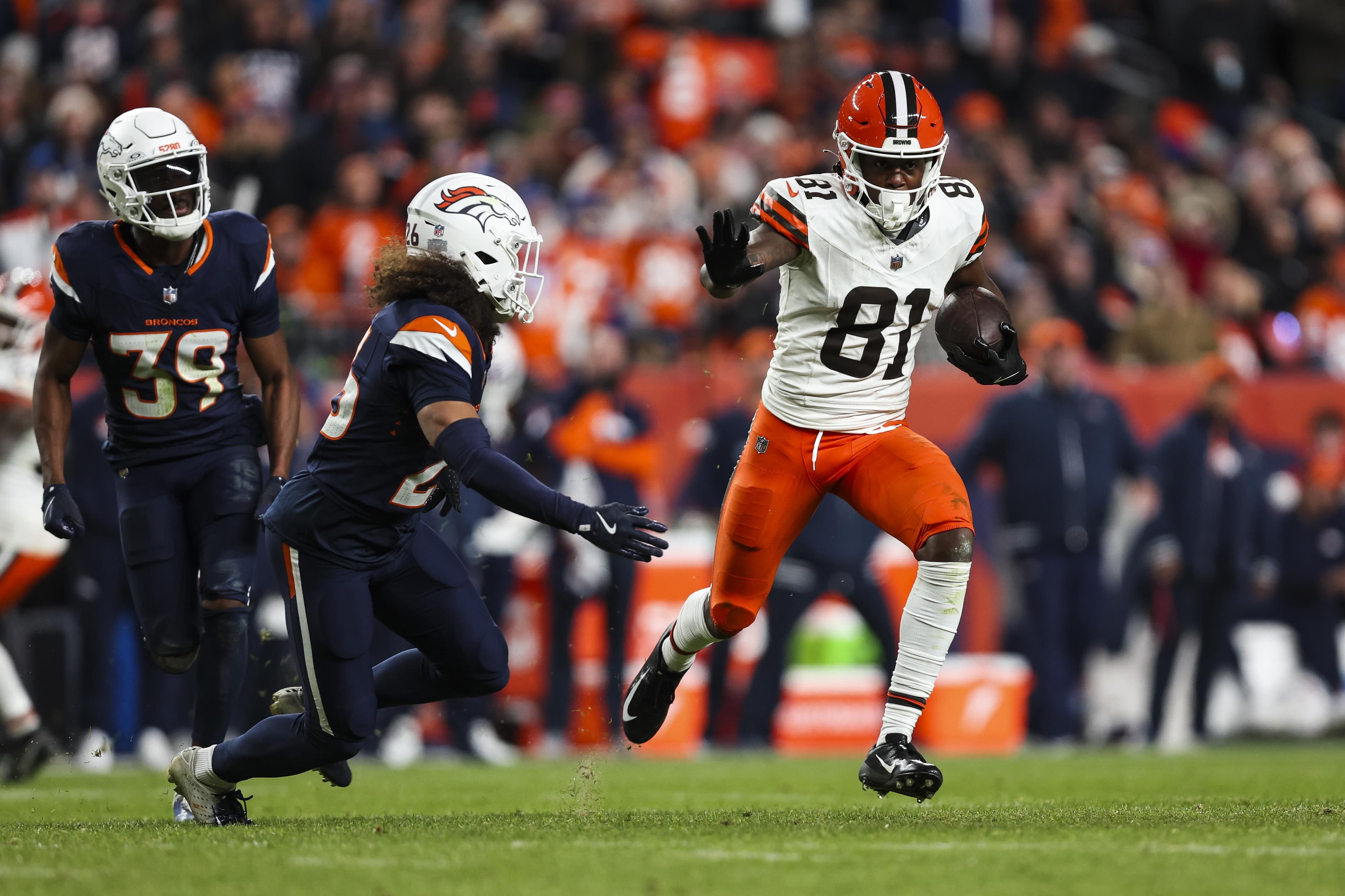 Broncos sign WR Mike Woods