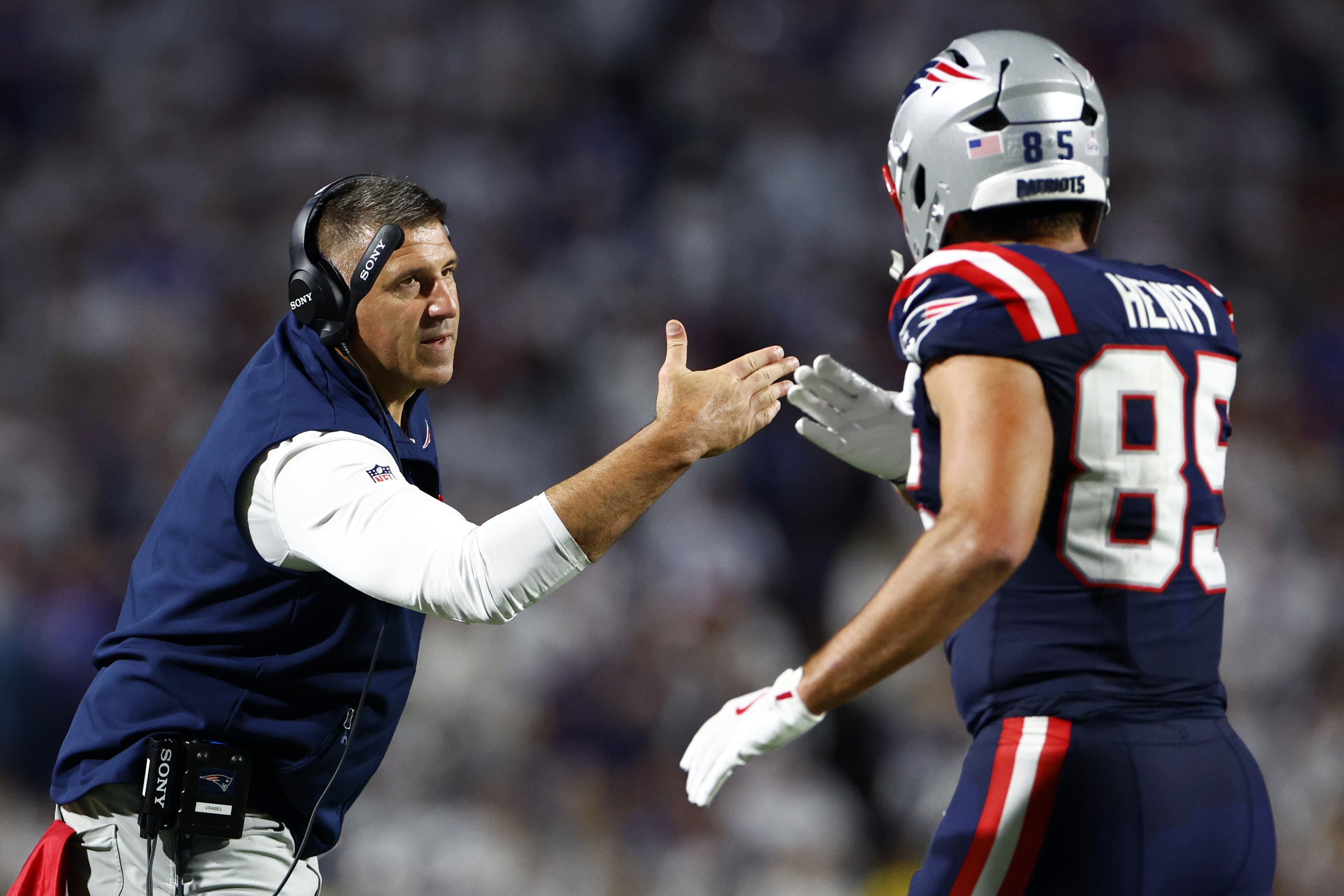 Patriots captains back Mike Vrabel amid ‘personal issues,’ keep focus on football