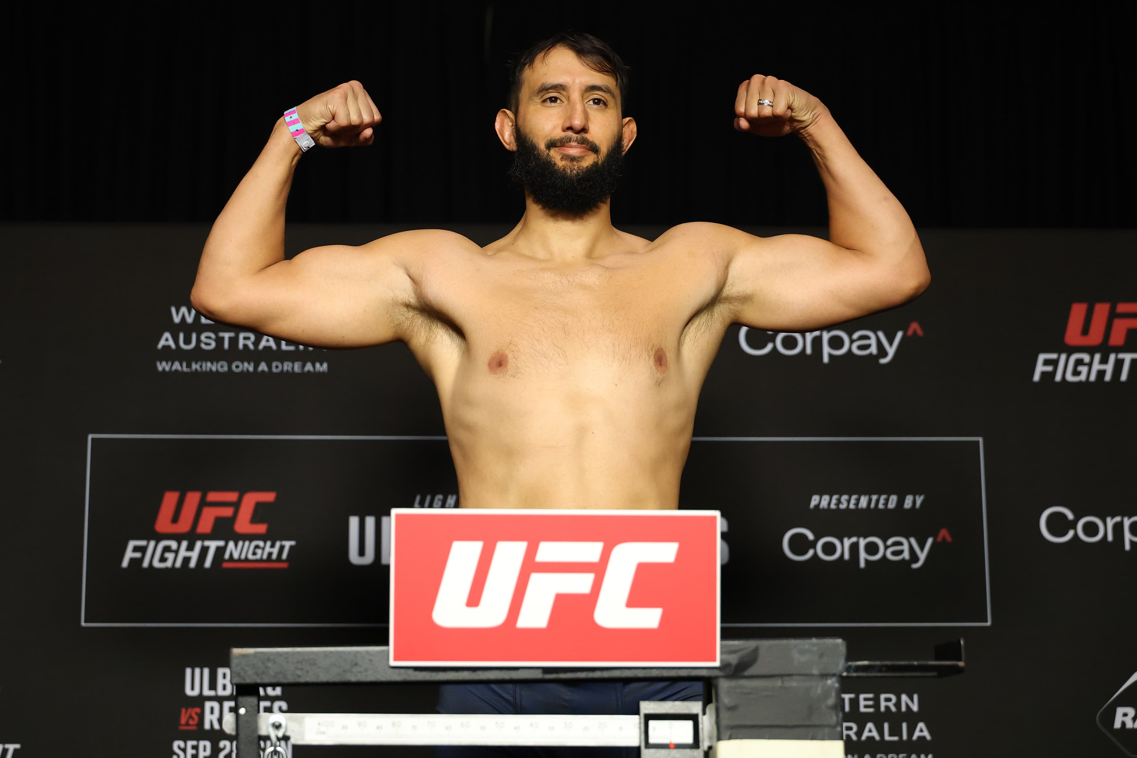 Reyes Vs. Walker Odds, Full Fight Preview & Prediction