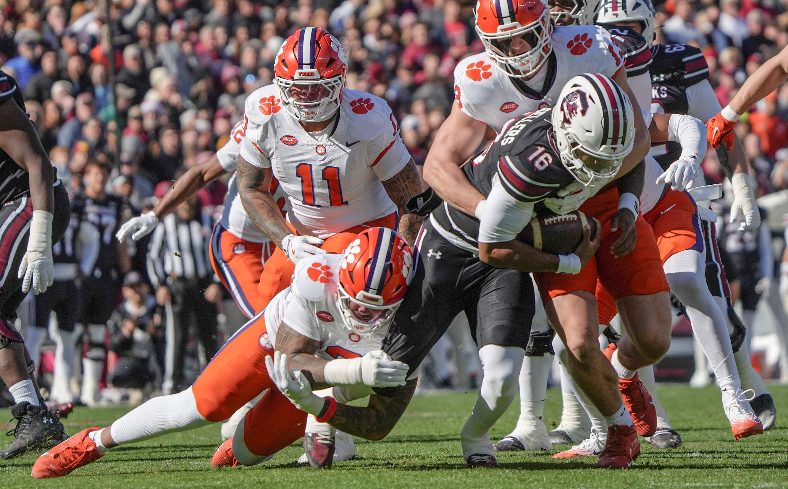 Clemson Defense SWOT: Strengths & Threats