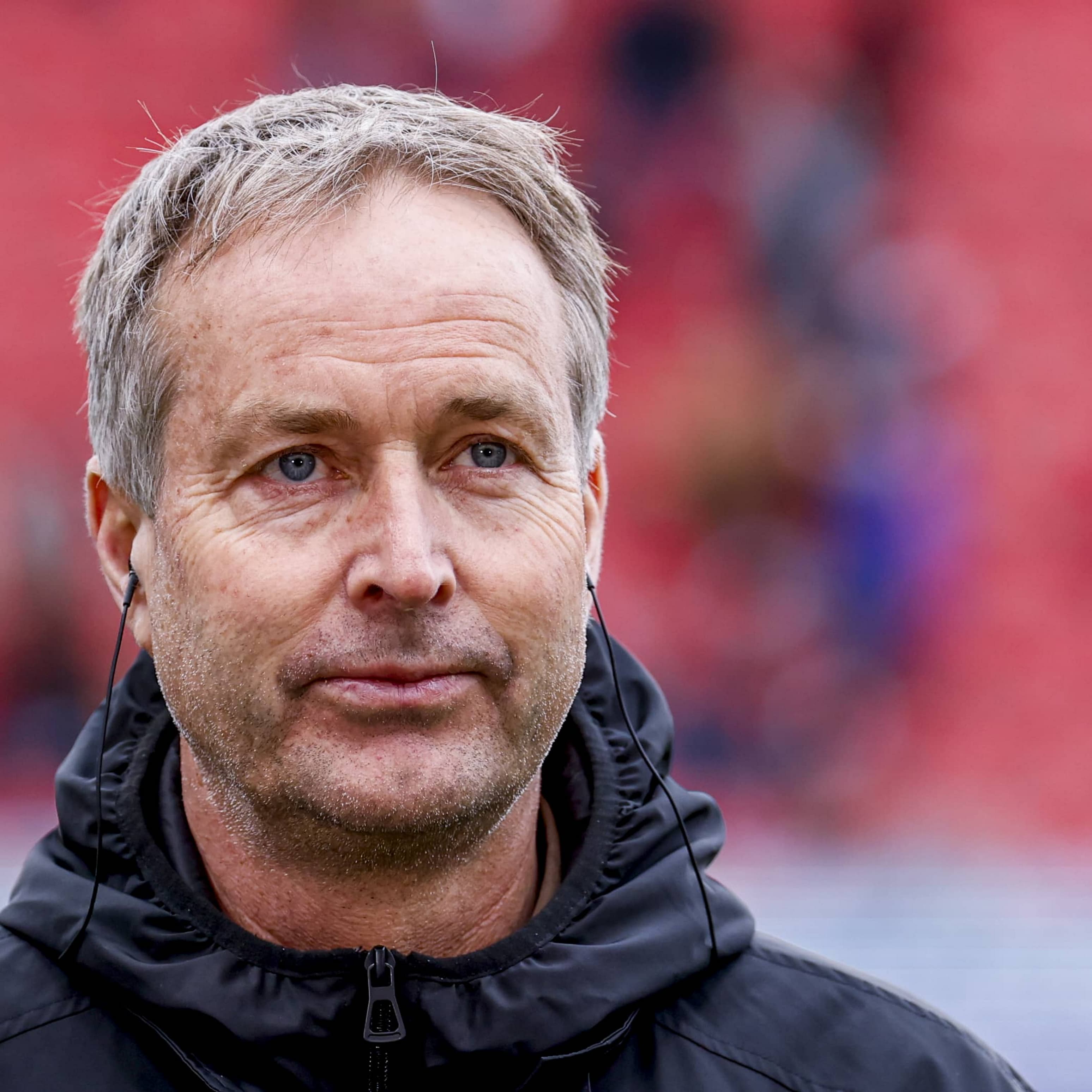 New Headline: "Die Bundesliga's Lightning Strike: Bayern's Shocking Attack on Leverkusen's Slowly Moving Line