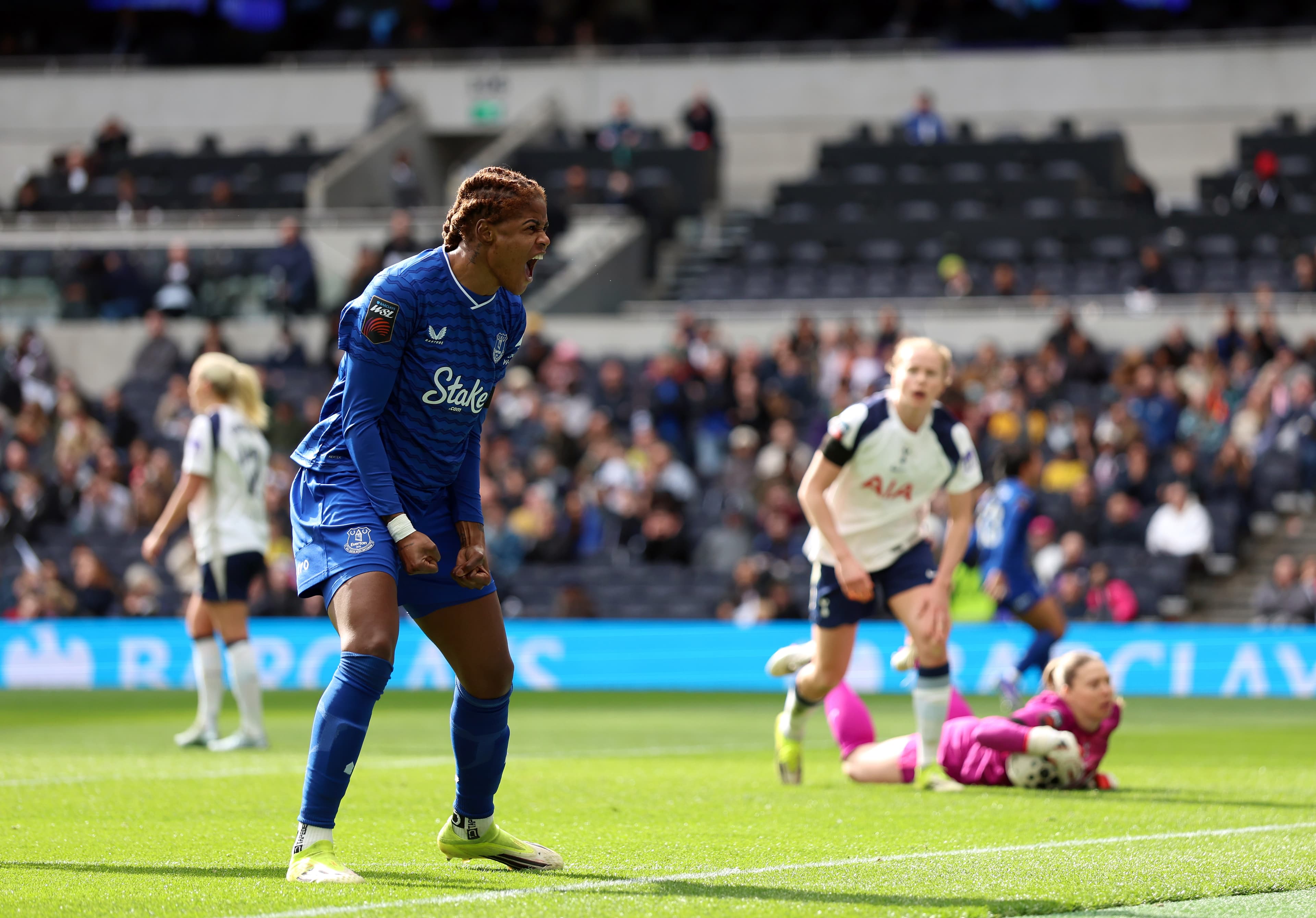 Sonny Soars High; Spurs Smash 6-1 In Thrilling Victory!